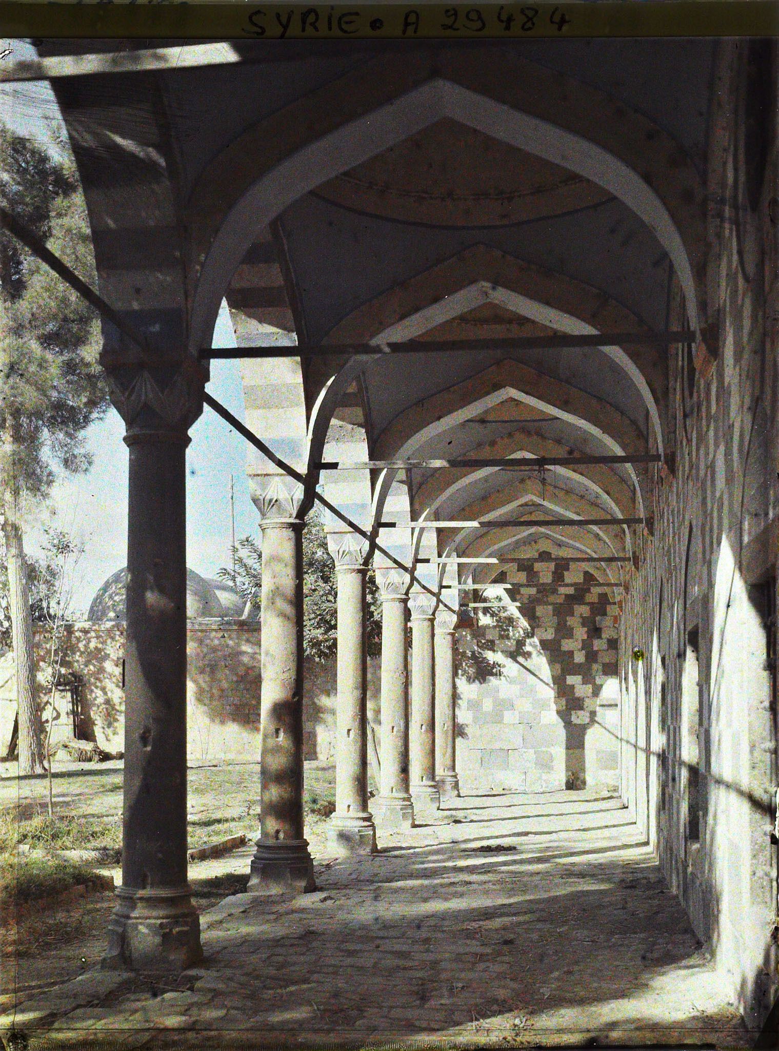 Image représentant Galerie sous arcades d'un bâtiment annexe méridional de la Tekkiye es Suleymaniye