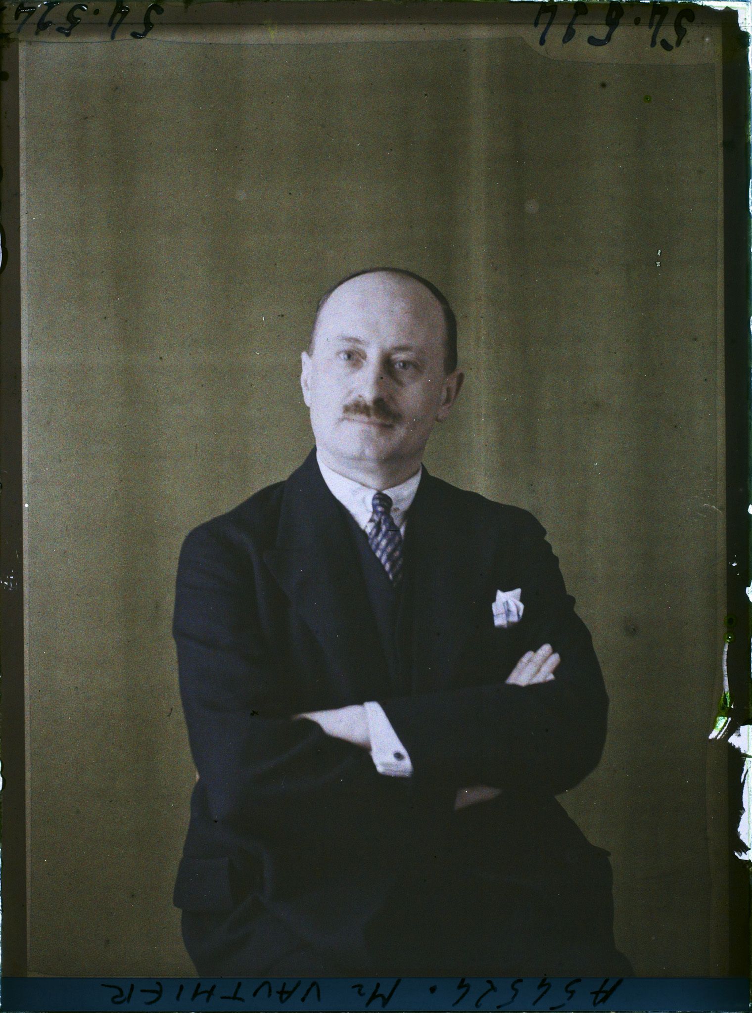 Image représentant https://musee-albert-kahn.s-museum.fr/home/NWQ2OTAwYzNmYjZlZTk1ZWQwODJmMjY4L2dlbmVyaWMtbm90aWNlLXRhYi9hdXRob3JpdHkvNjE3YTc5ZjVjZjhiODk2OGIzMzM3ZDIx/5d6900c3fb6ee95ed082f268/generic-notice-tab/authority/617a79ebcf8b8968b33379bd Monsieur Vauthier