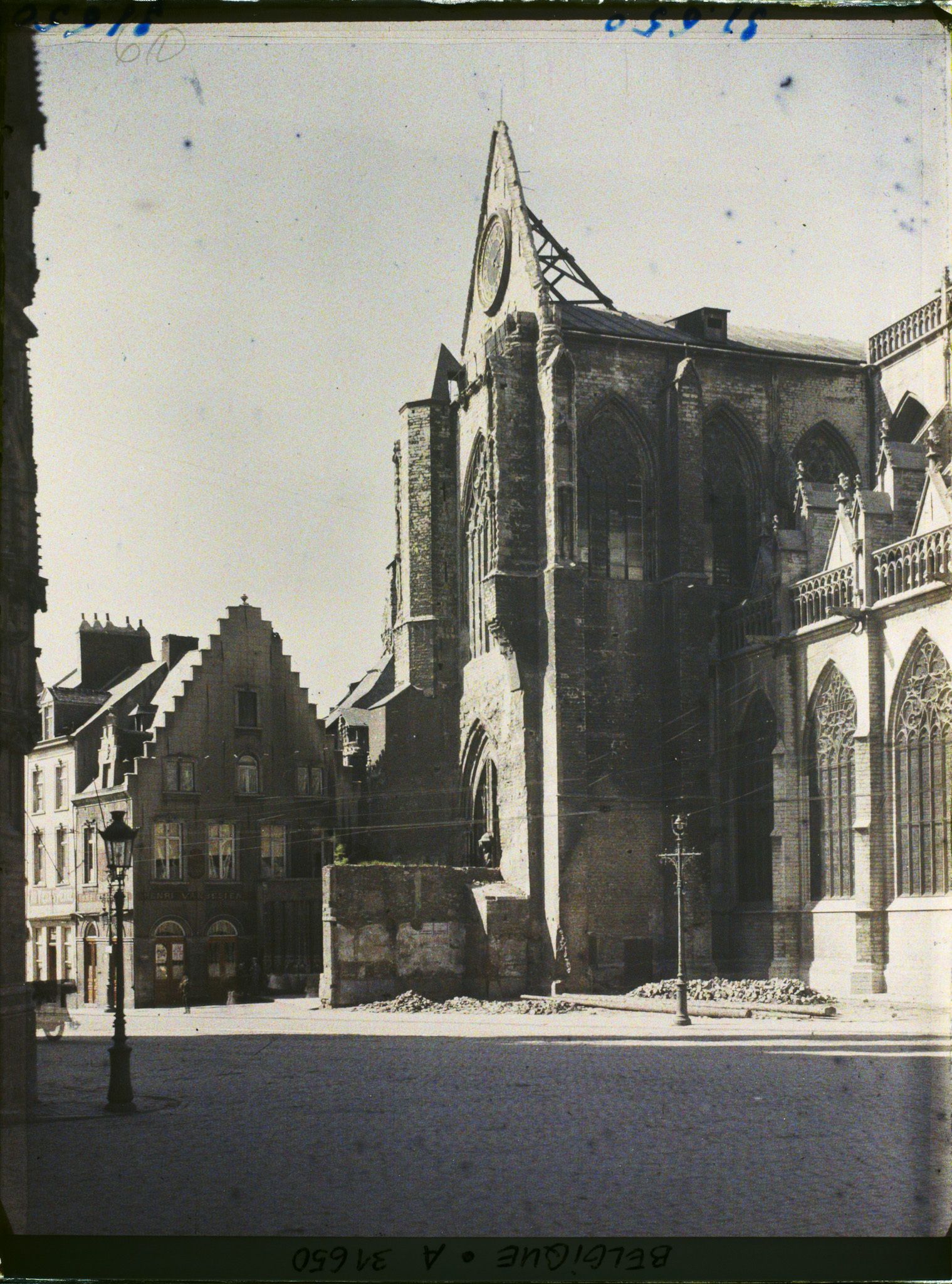 Image représentant Belgique, Louvain, Transept sud de St Pierre et Vieilles Maisons