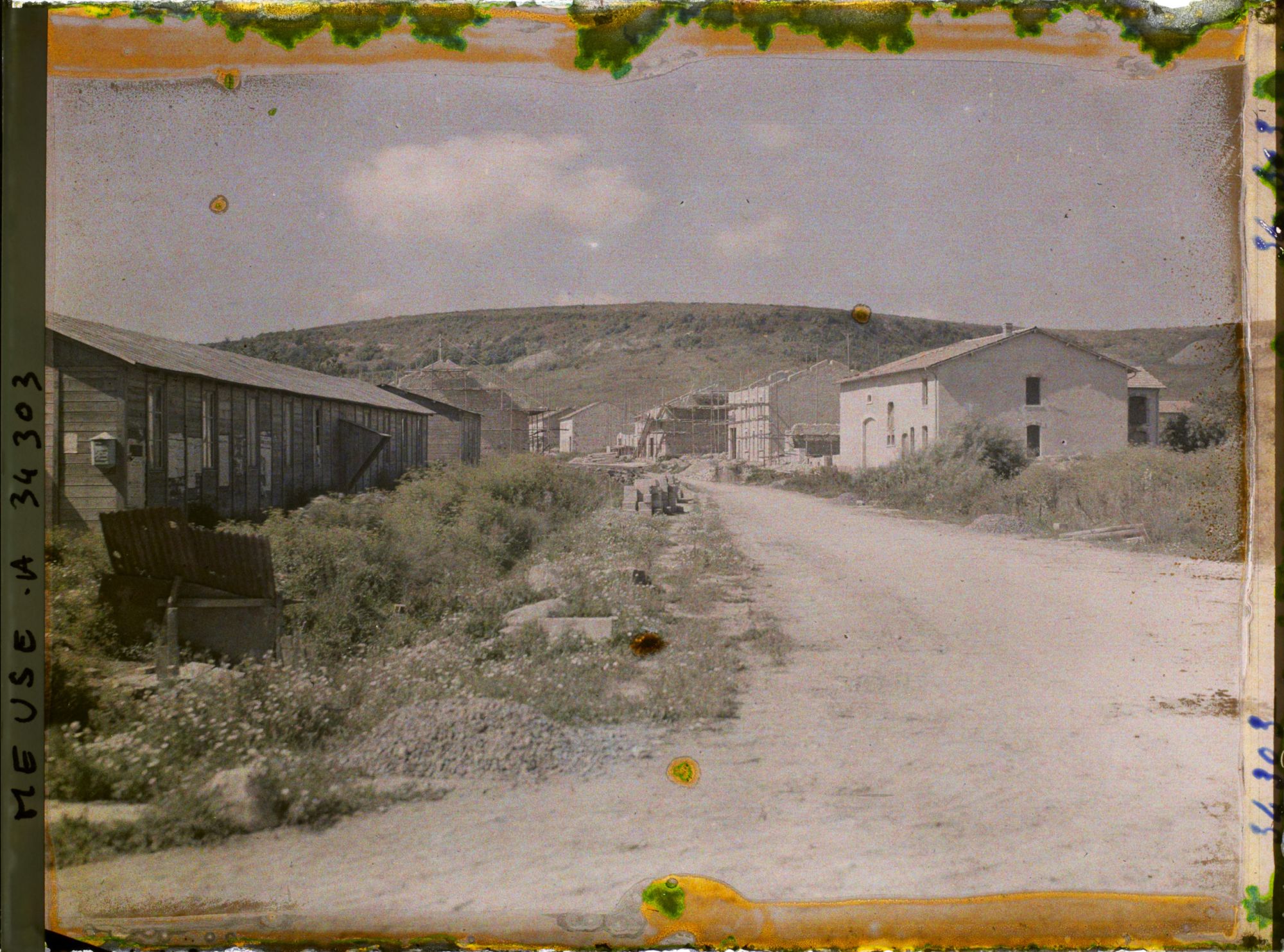 Image représentant France, Combres, Reconstructions et Crête de Combres