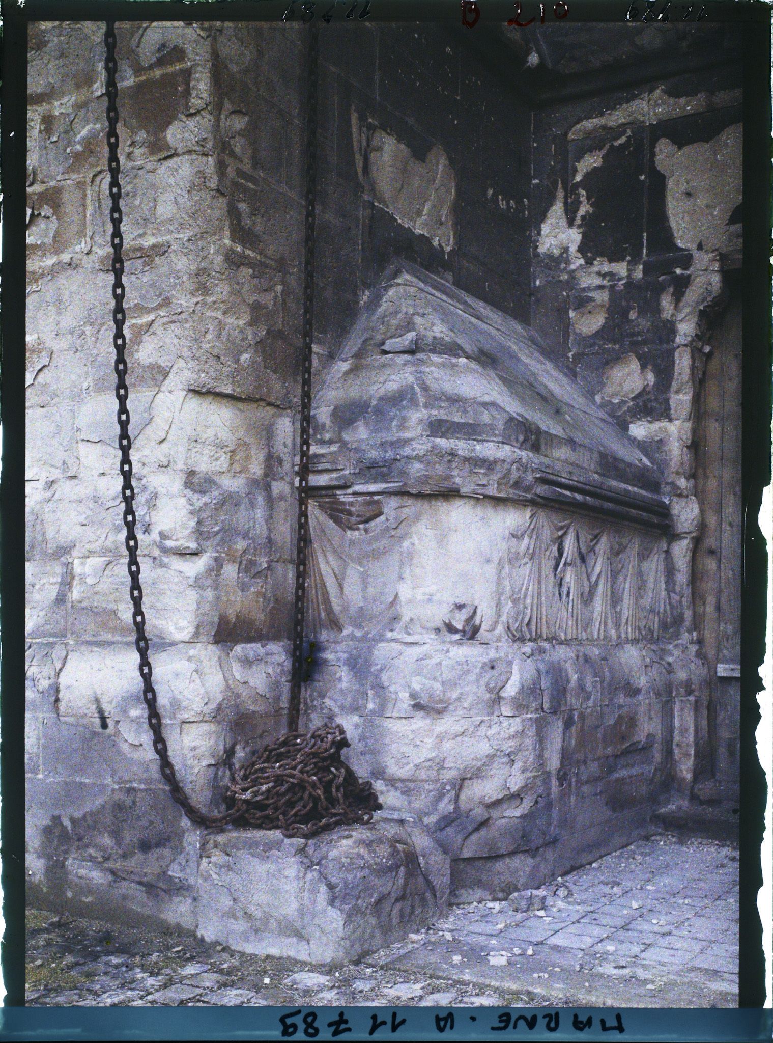 Image représentant France, Reims, Pierres brûlées