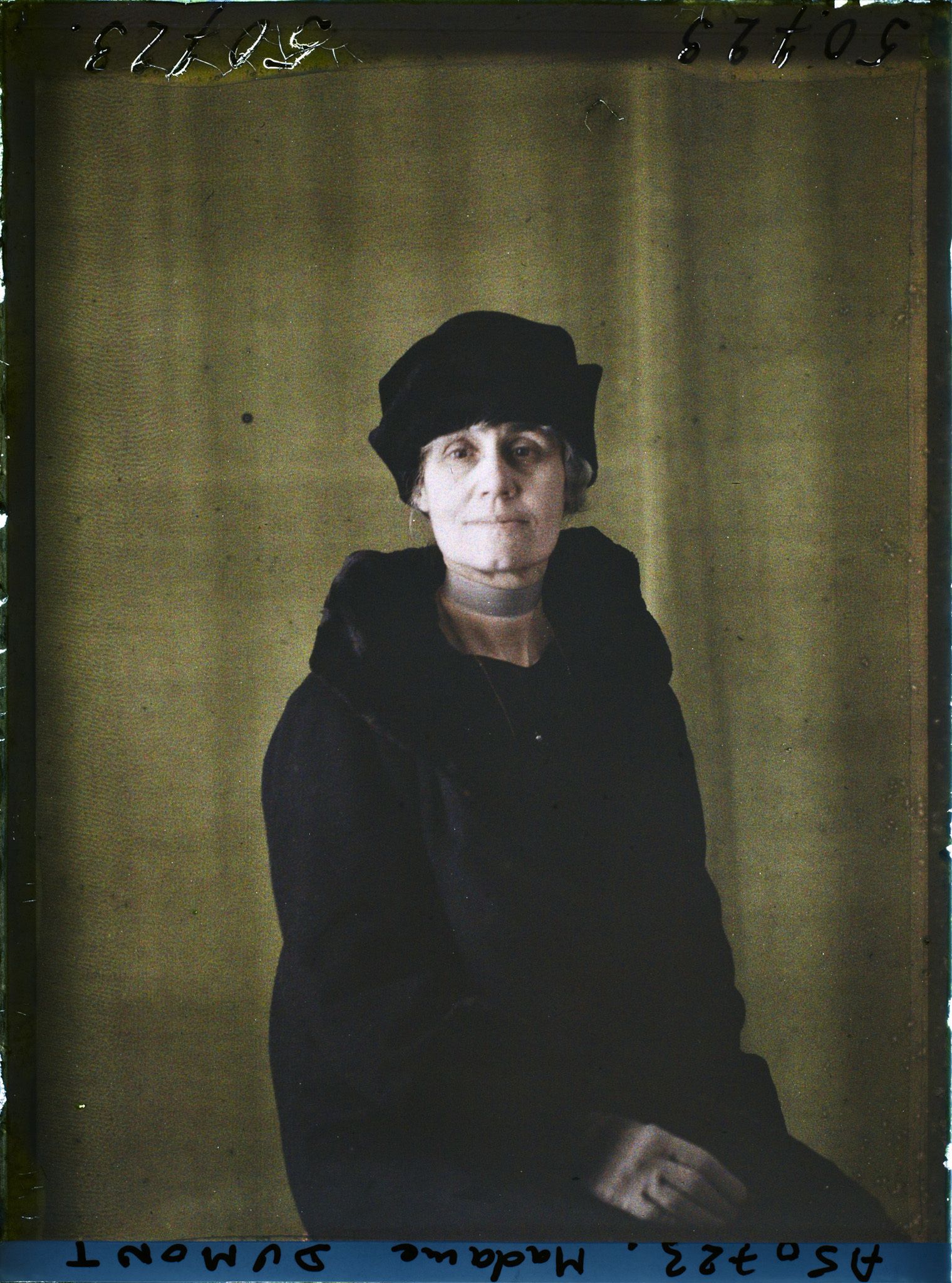 Image représentant https://musee-albert-kahn.s-museum.fr/home/NWQ2OTAwYzNmYjZlZTk1ZWQwODJmMjY4L2dlbmVyaWMtbm90aWNlLXRhYi9hdXRob3JpdHkvNjE3YTc5ZjVjZjhiODk2OGIzMzM3ZDIx/5d6900c3fb6ee95ed082f268/generic-notice-tab/authority/617a79ebcf8b8968b3336bf7 Madame Dumont