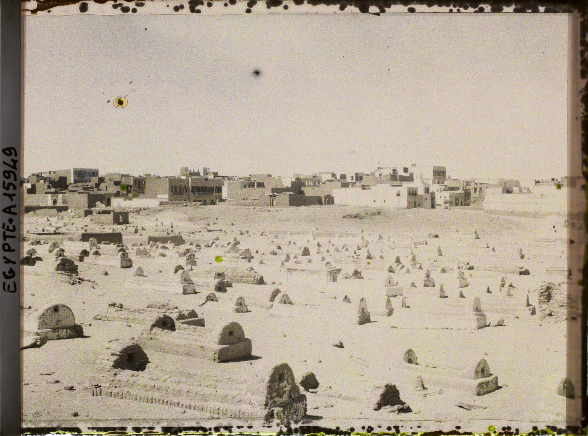 Image représentant Vue sur le cimetière musulman et la ville
