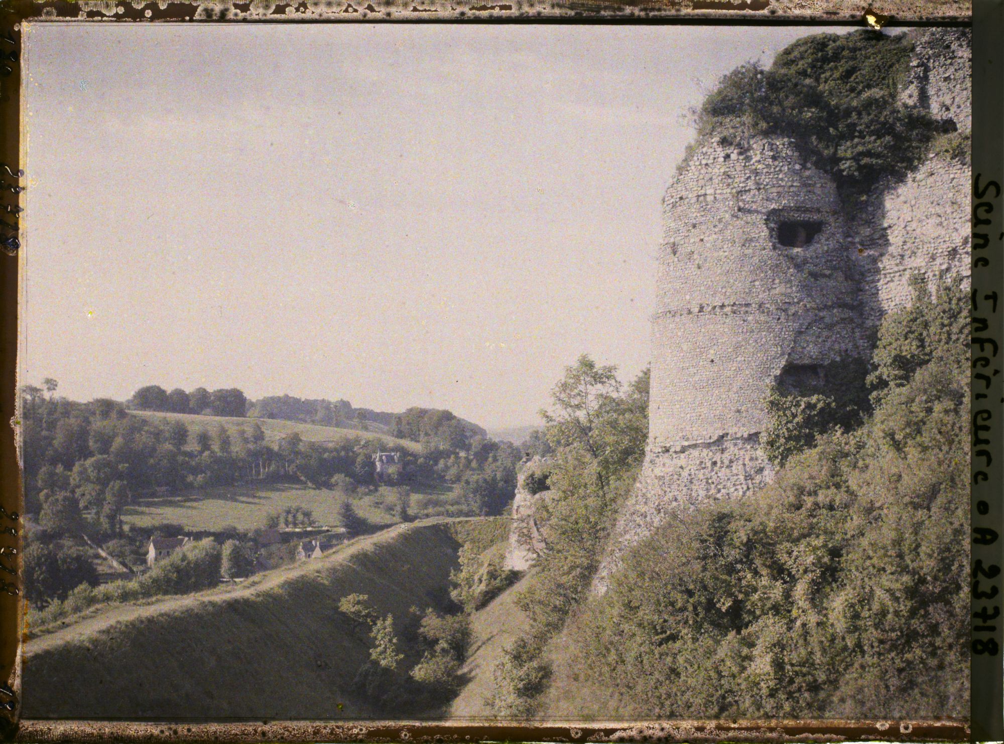 Image représentant Les fossés ouest, vue prise vers le nord