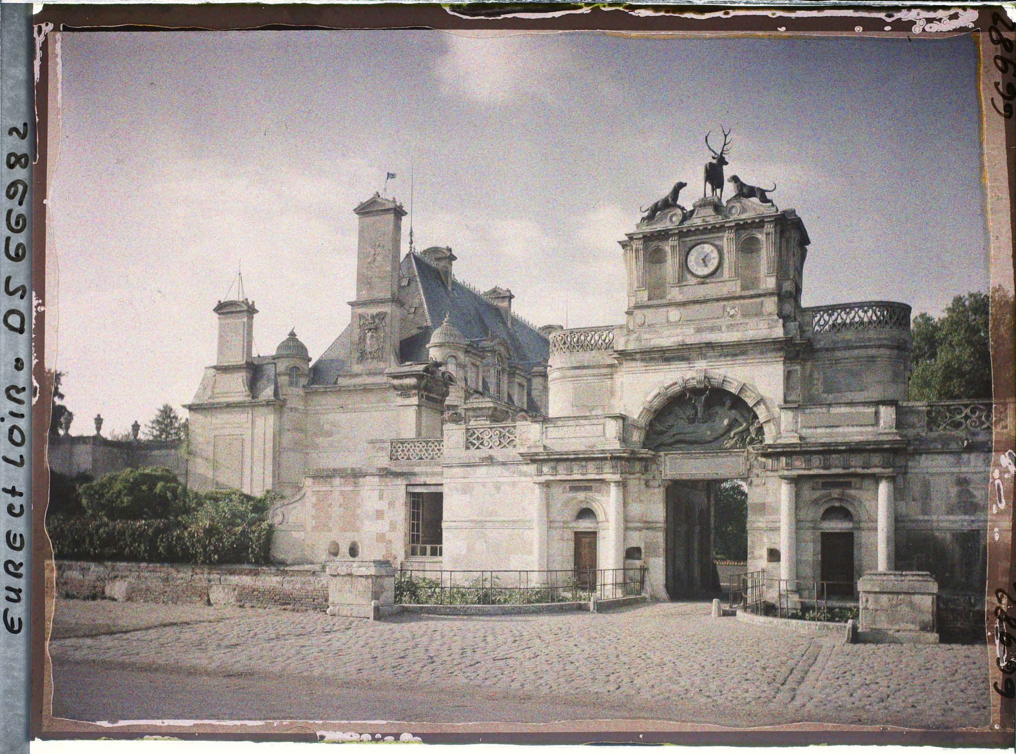 Image représentant L'entrée principale du château