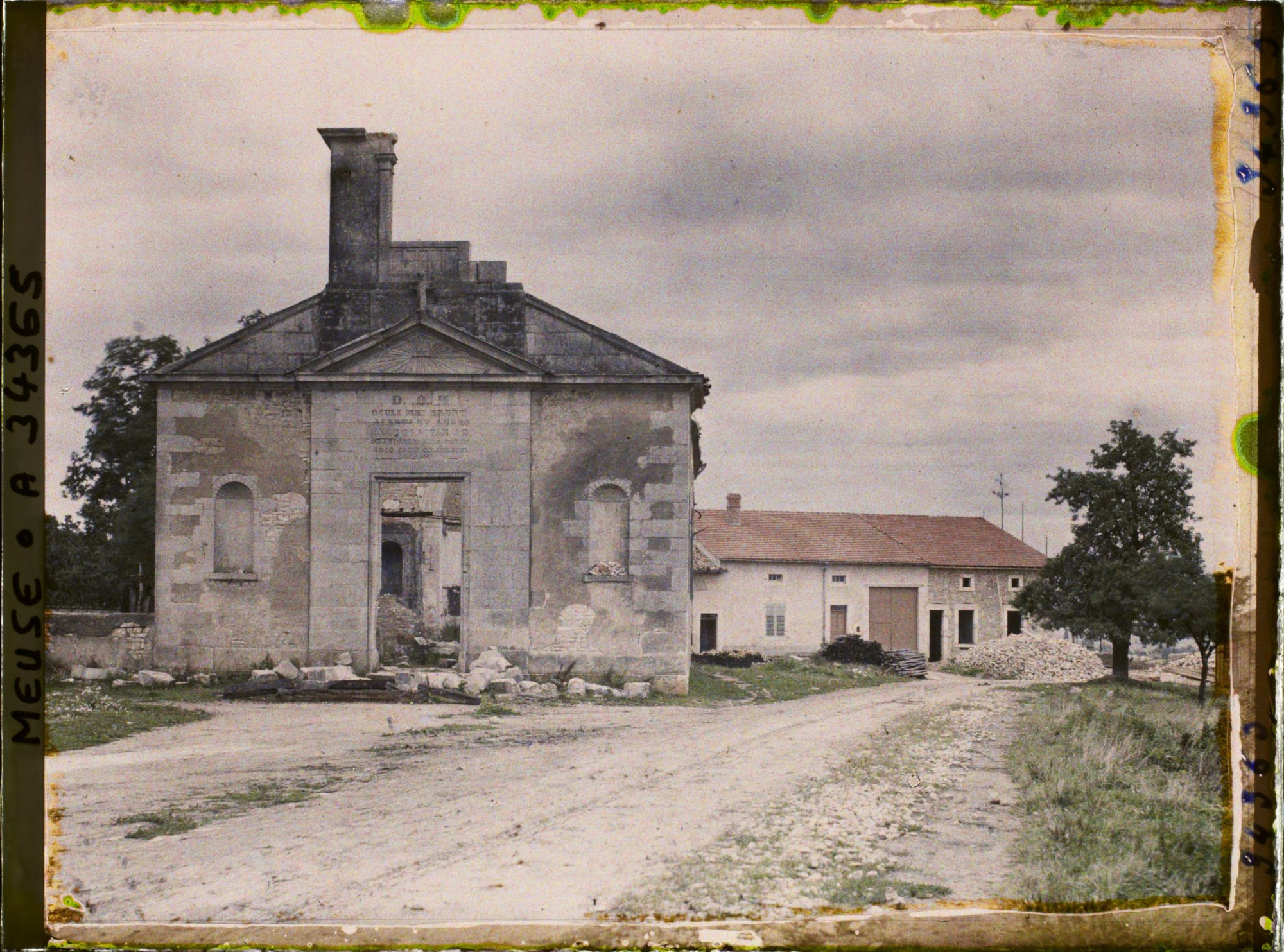 Image représentant France, Billy sous les Côtes, Ruines de l'Eglise et maison reconstruite