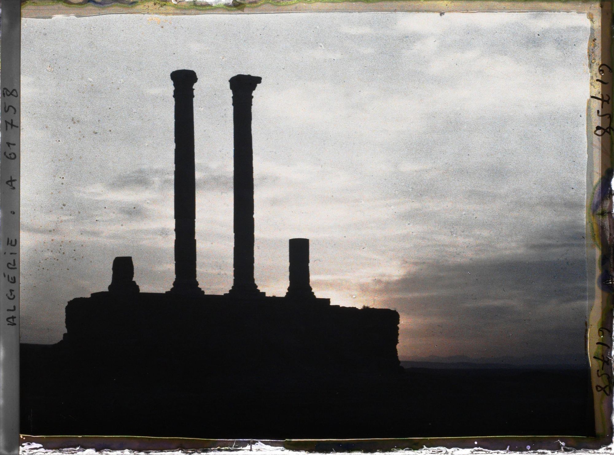 Image représentant Algérie, Timgad, Le Capitole au Soleil couchant