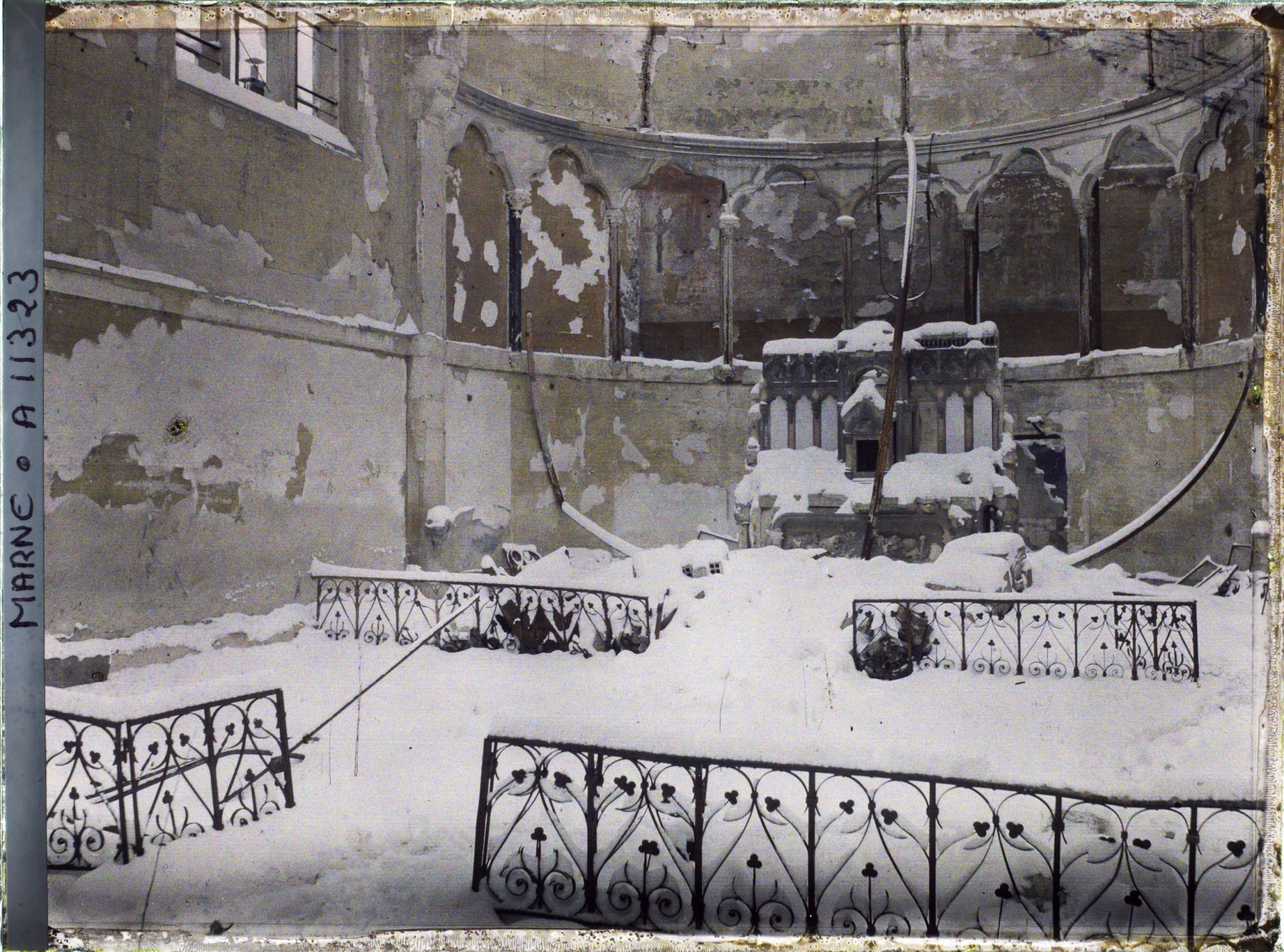Image représentant Ruines de la chapelle du couvent des Soeurs de la Réparation sous la neige