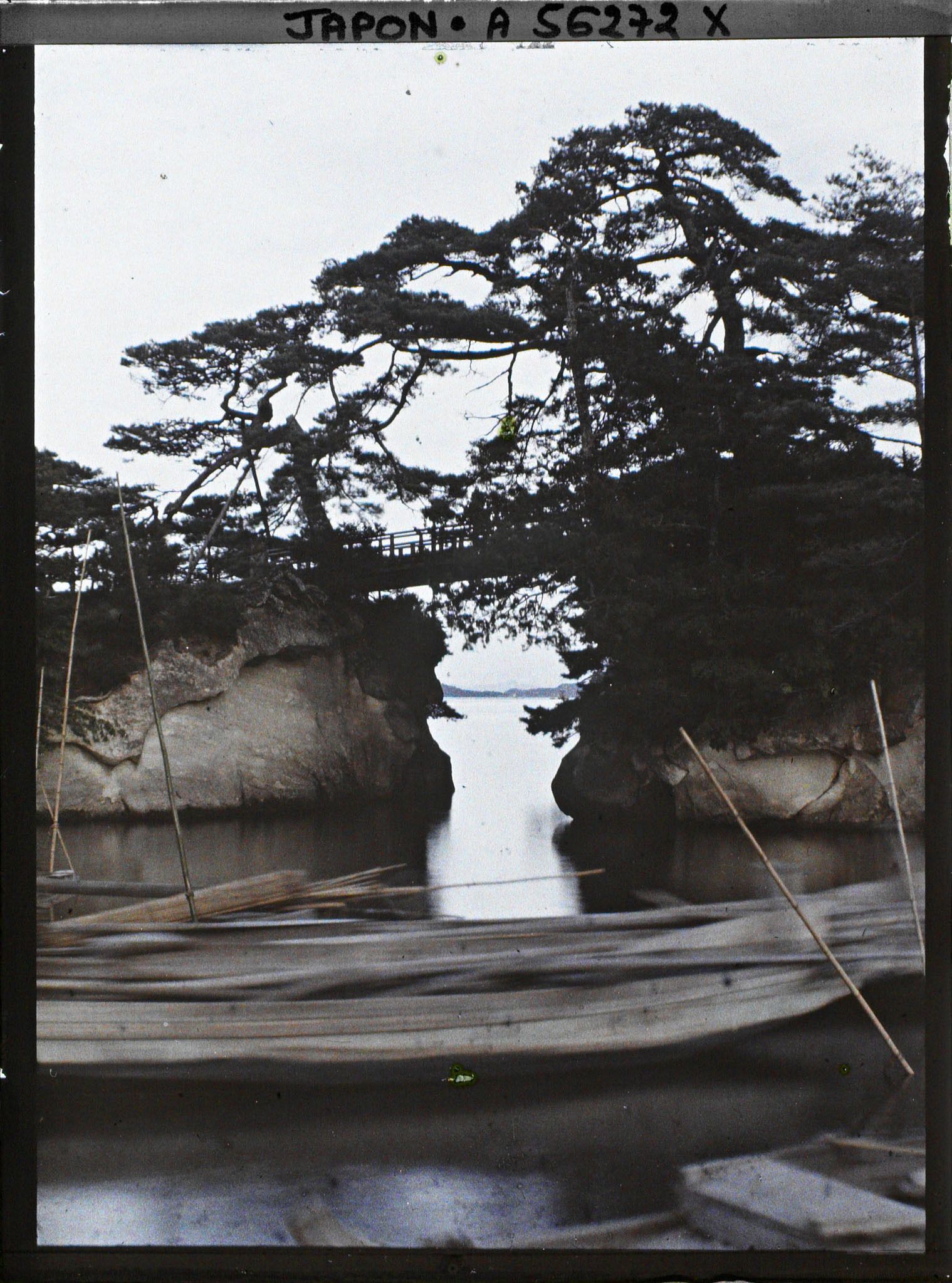 Image représentant Le pont d'accès au temple Godaï-do