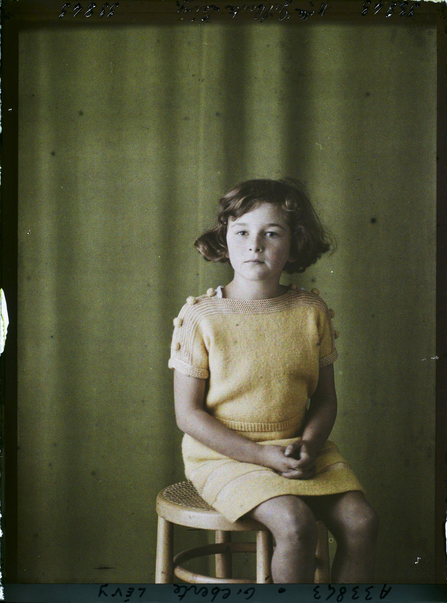 Image représentant https://musee-albert-kahn.s-museum.fr/home/NWQ2OTAwYzNmYjZlZTk1ZWQwODJmMjY4L2dlbmVyaWMtbm90aWNlLXRhYi9hdXRob3JpdHkvNjE3YTc5ZjVjZjhiODk2OGIzMzM3ZDIx/5d6900c3fb6ee95ed082f268/generic-notice-tab/authority/617a79ebcf8b8968b333726f Mademoiselle Giberte Lévy