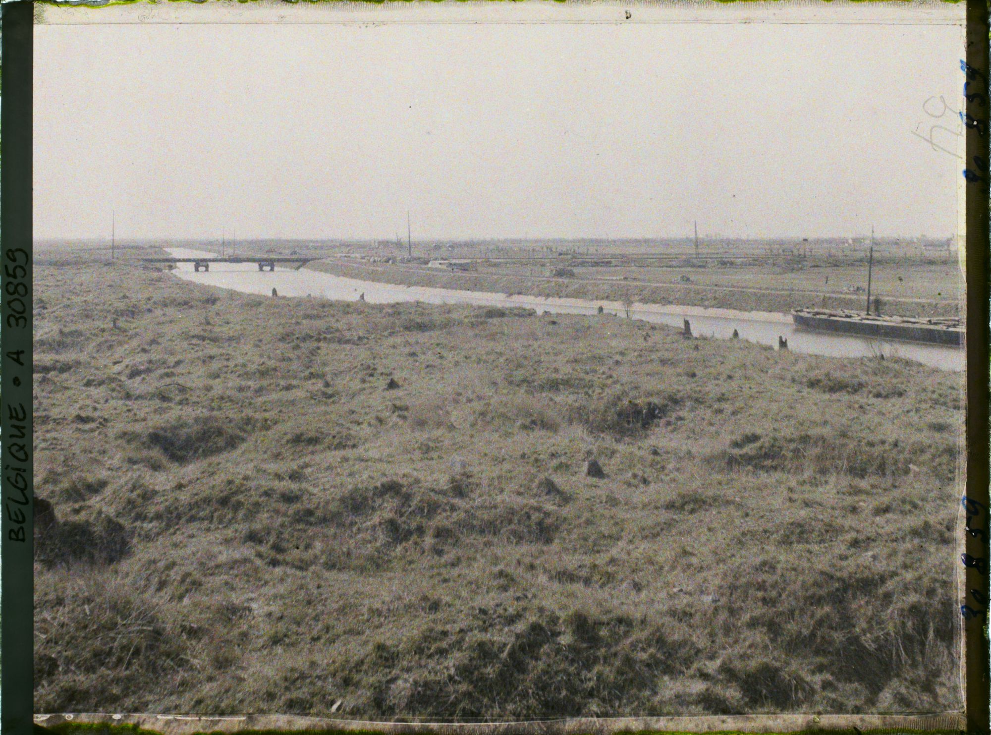 Image représentant Belgique, Dixmude, L'Yser vers le Pont du Chemin de Fer