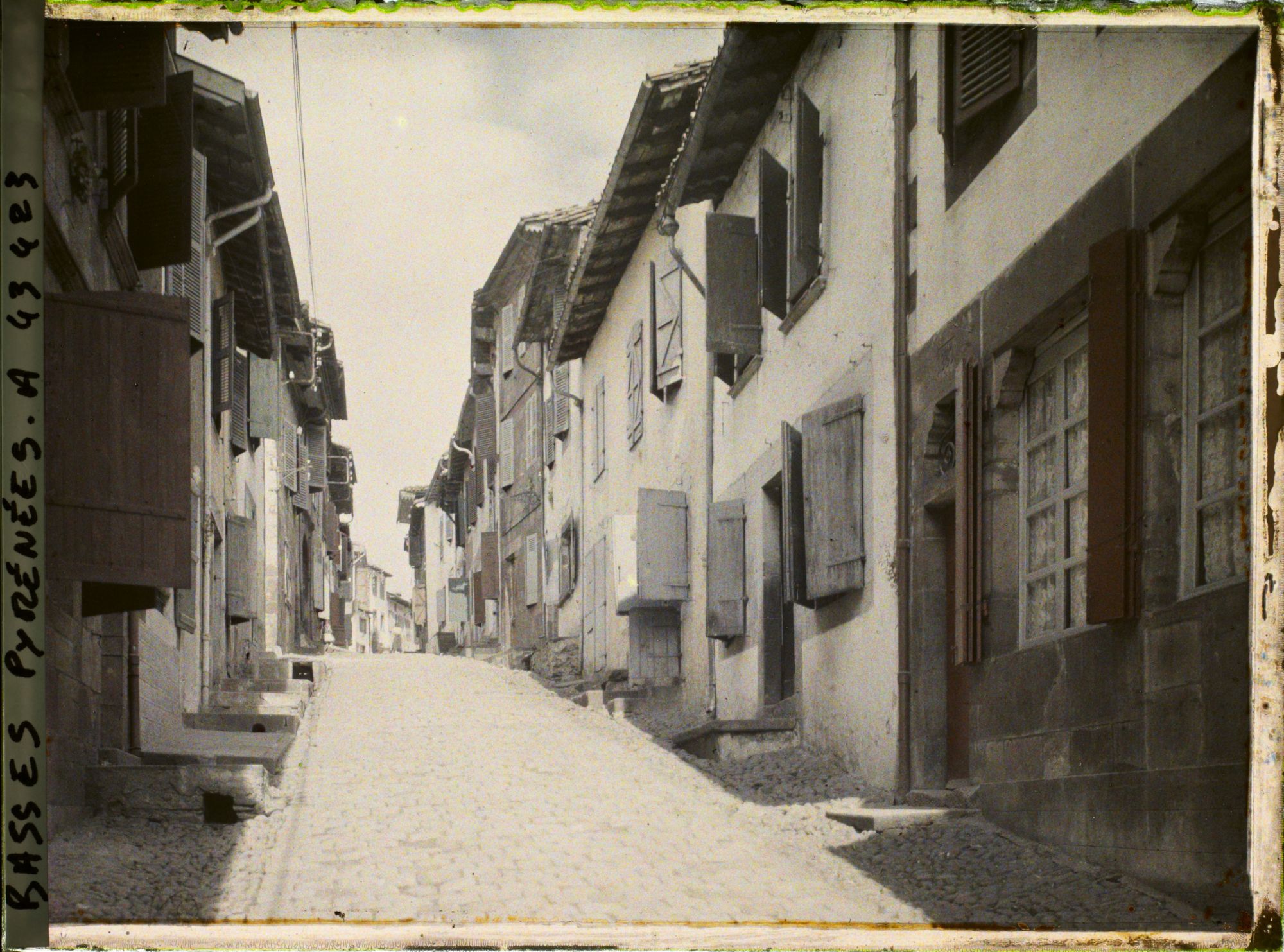 Image représentant France, St Jean Pied de Port, La rue qui monte à la Citadelle