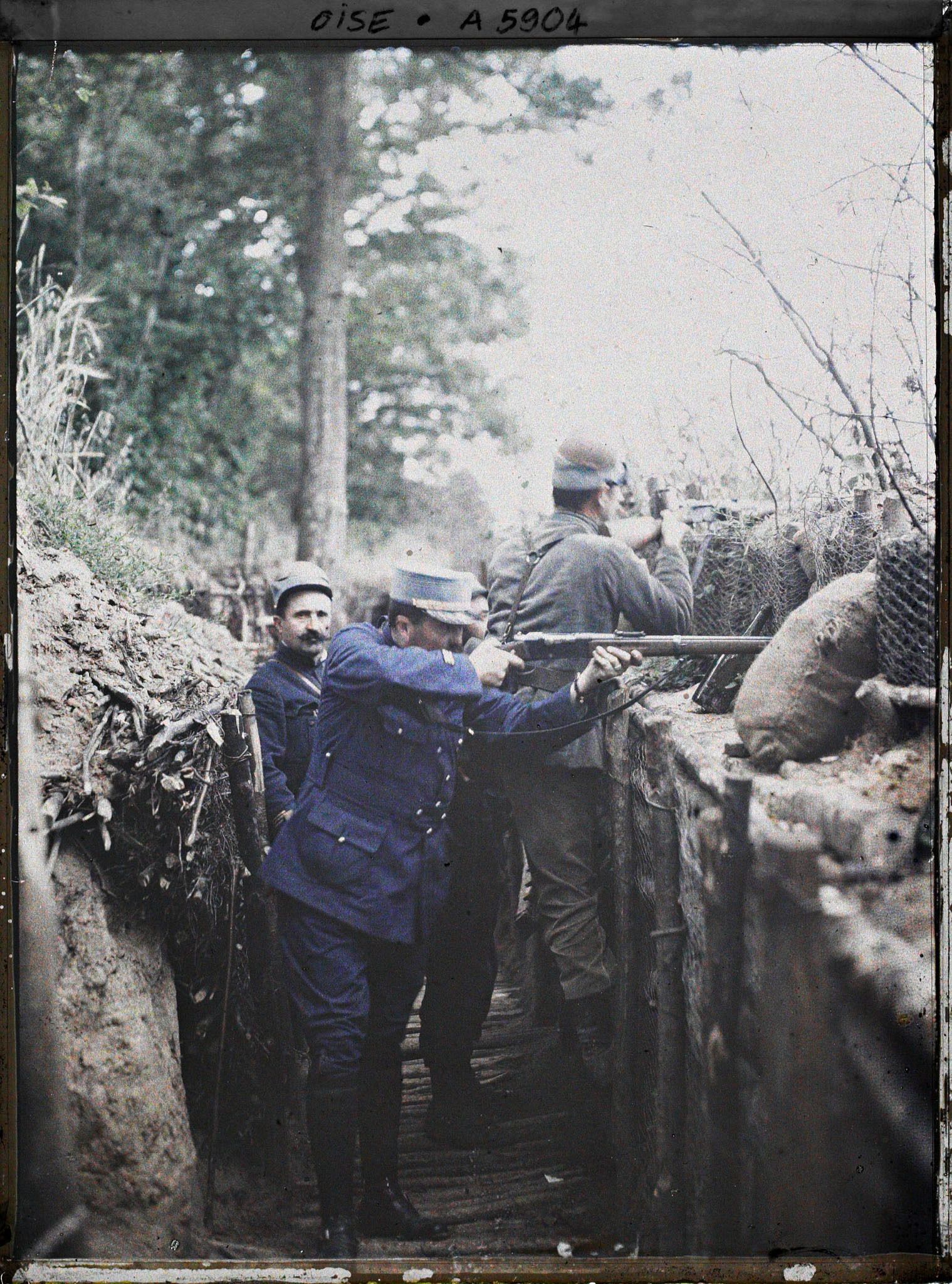 Image représentant Tir avec fusil sur les tranchées allemandes