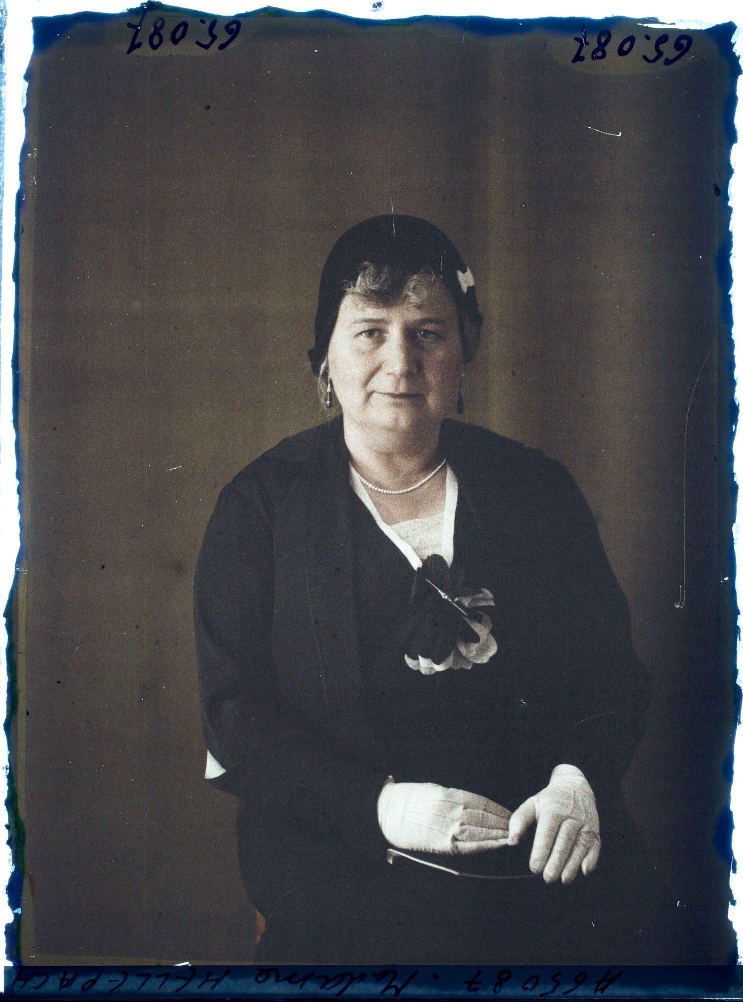 Image représentant https://musee-albert-kahn.s-museum.fr/home/NWQ2OTAwYzNmYjZlZTk1ZWQwODJmMjY4L2dlbmVyaWMtbm90aWNlLXRhYi9hdXRob3JpdHkvNjE3YTc5ZjVjZjhiODk2OGIzMzM3ZDIx/5d6900c3fb6ee95ed082f268/generic-notice-tab/authority/617a79ebcf8b8968b3336eee Madame Hellepach