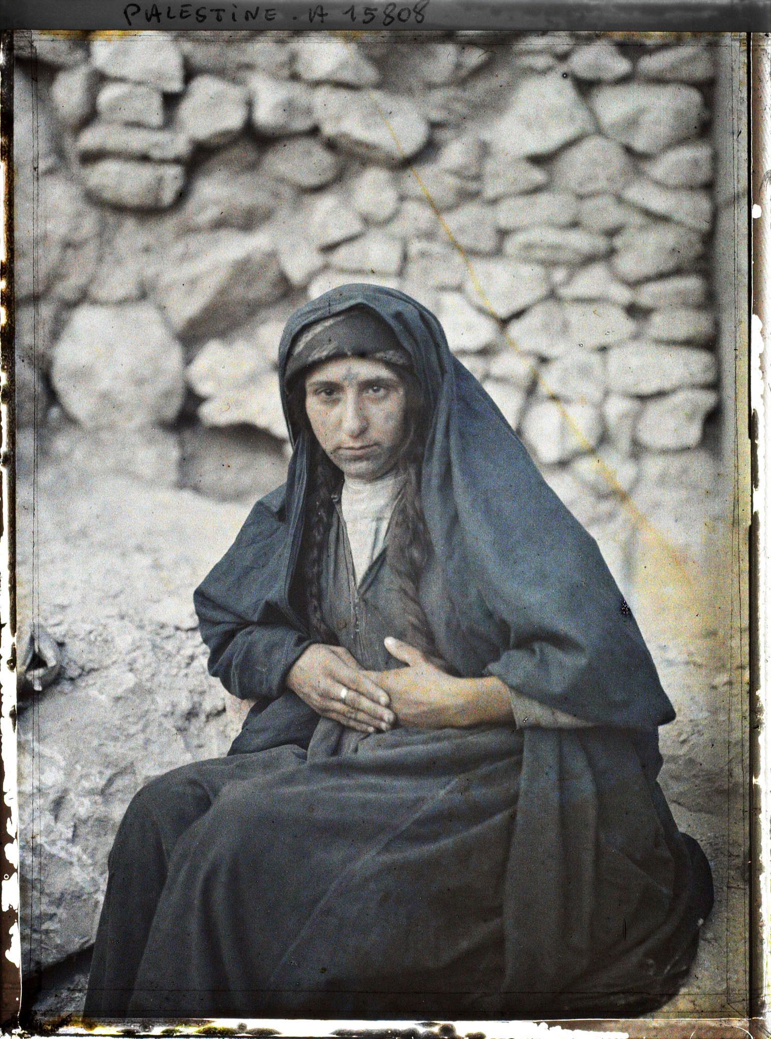 Image représentant Femme d'As-Salt tatouée à l'indigo