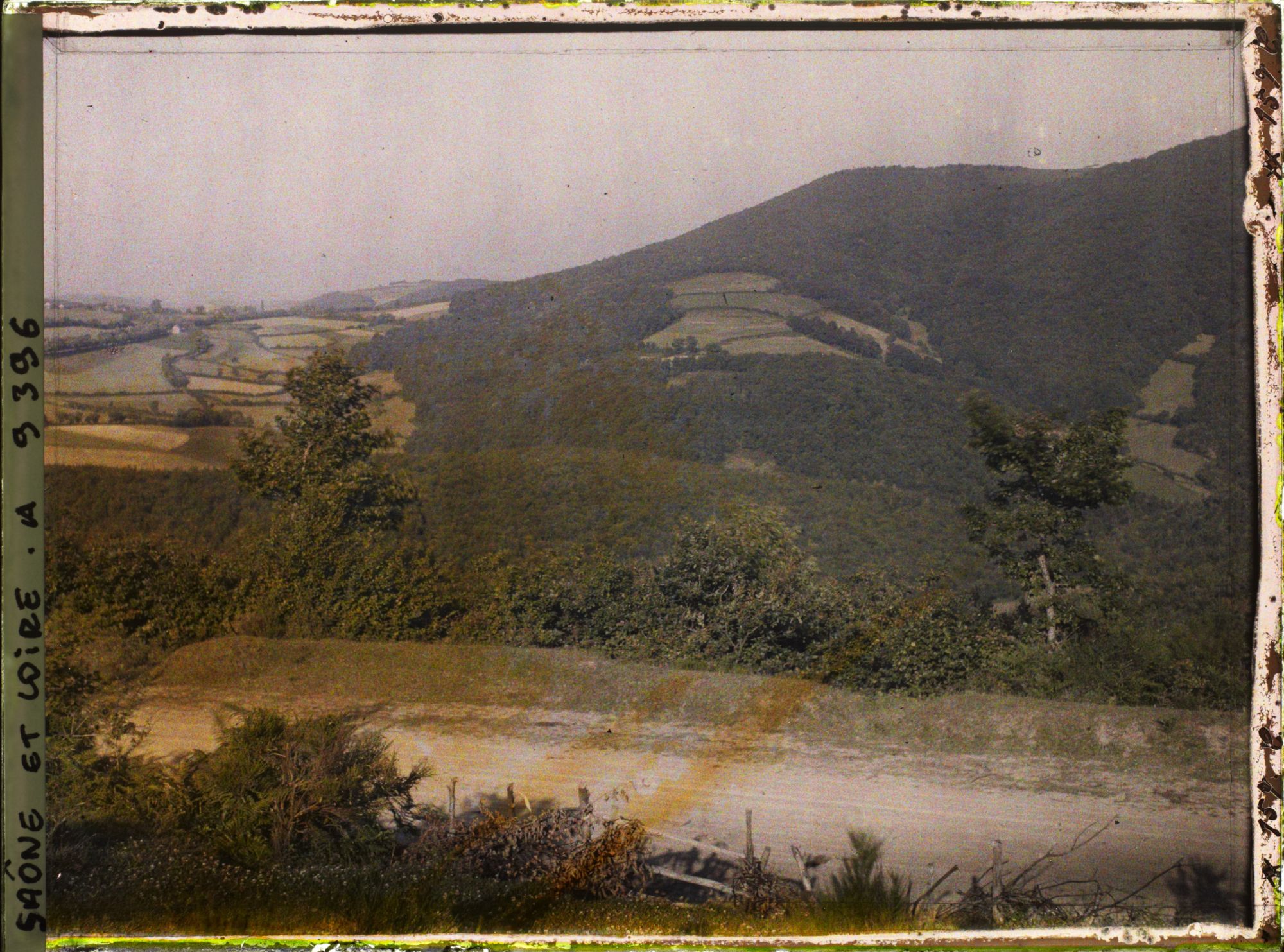 Image représentant Panorama depuis le flanc est du Mont Beuvray