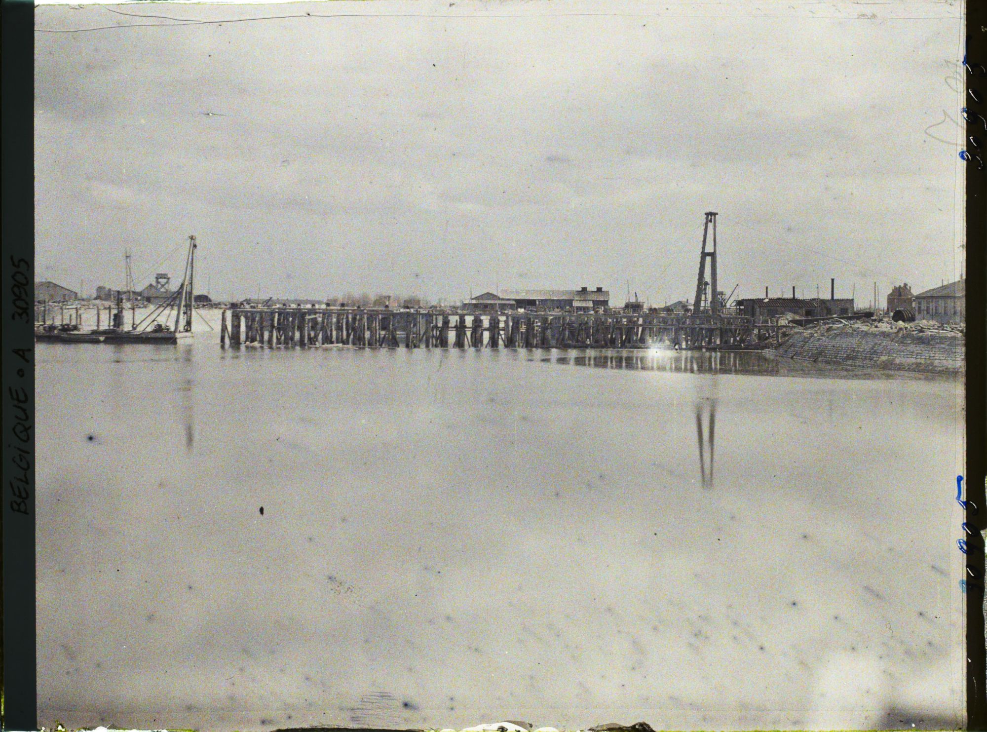 Image représentant Belgique, Nieuport, Une vue vers les Ecluses