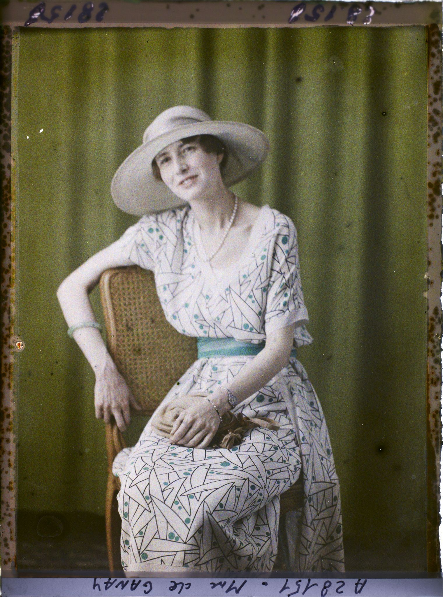 Image représentant https://musee-albert-kahn.s-museum.fr/home/NWQ2OTAwYzNmYjZlZTk1ZWQwODJmMjY4L2dlbmVyaWMtbm90aWNlLXRhYi9hdXRob3JpdHkvNjE3YTc5ZjVjZjhiODk2OGIzMzM3ZDIx/5d6900c3fb6ee95ed082f268/generic-notice-tab/authority/617a79ebcf8b8968b3336d82 Marquise de Ganay