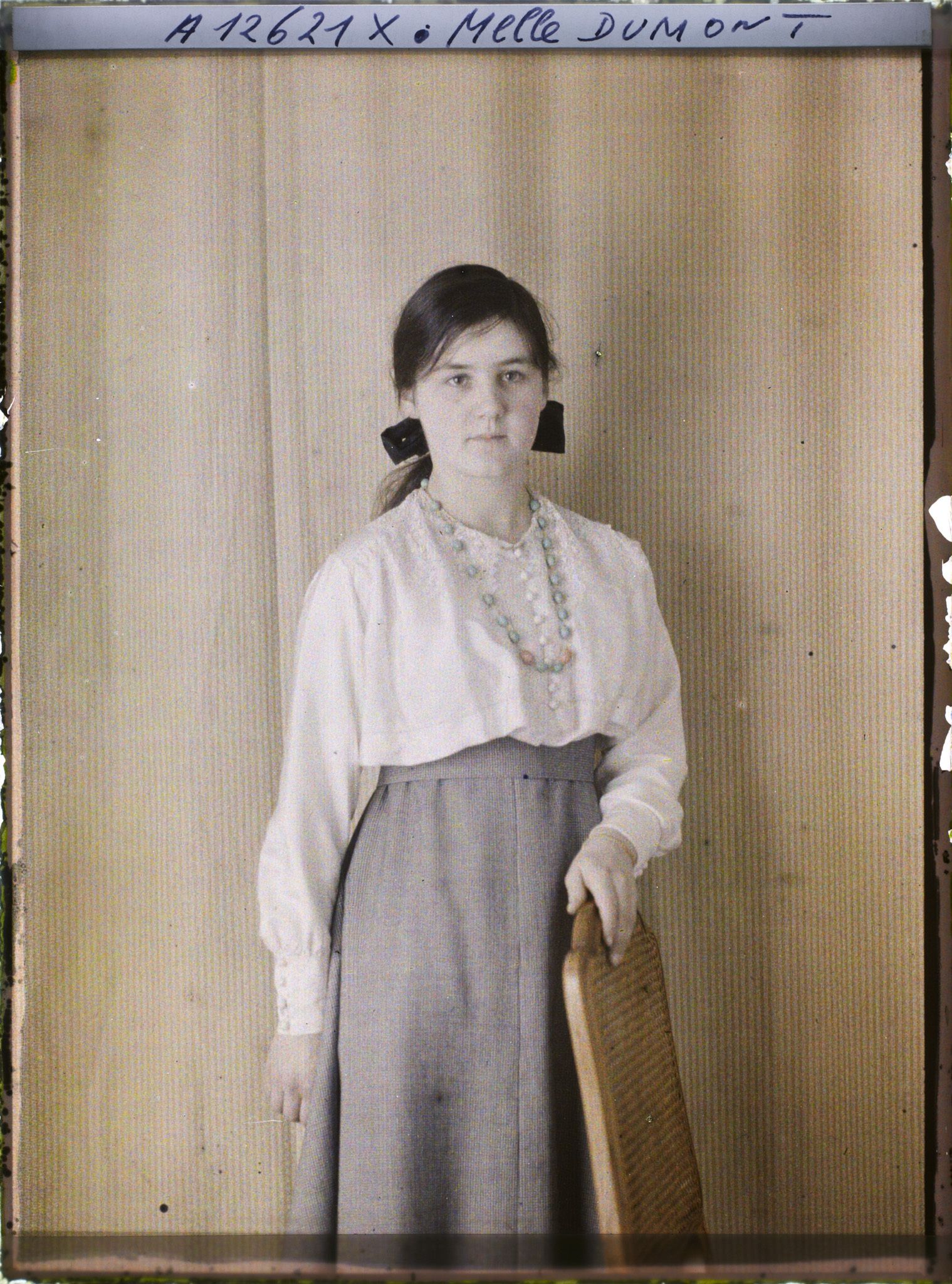 Image représentant https://musee-albert-kahn.s-museum.fr/home/NWQ2OTAwYzNmYjZlZTk1ZWQwODJmMjY4L2dlbmVyaWMtbm90aWNlLXRhYi9hdXRob3JpdHkvNjE3YTc5ZjVjZjhiODk2OGIzMzM3ZDIx/5d6900c3fb6ee95ed082f268/generic-notice-tab/authority/617a79ebcf8b8968b3336bf8 Mademoiselle Dumont