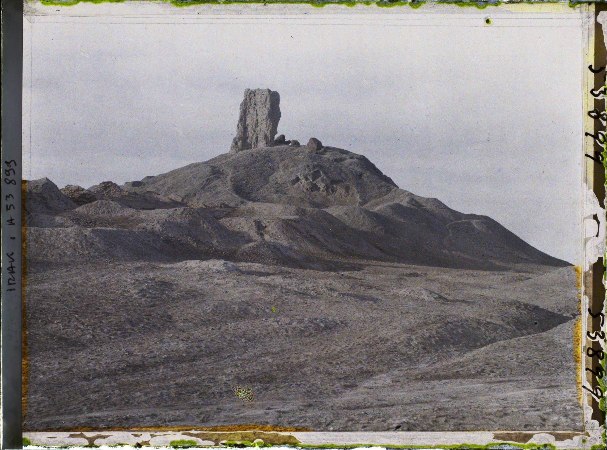 Image représentant Le Bit-Zida : vestiges de la Ziggourat (tour à étages) du grand temple de Nabû