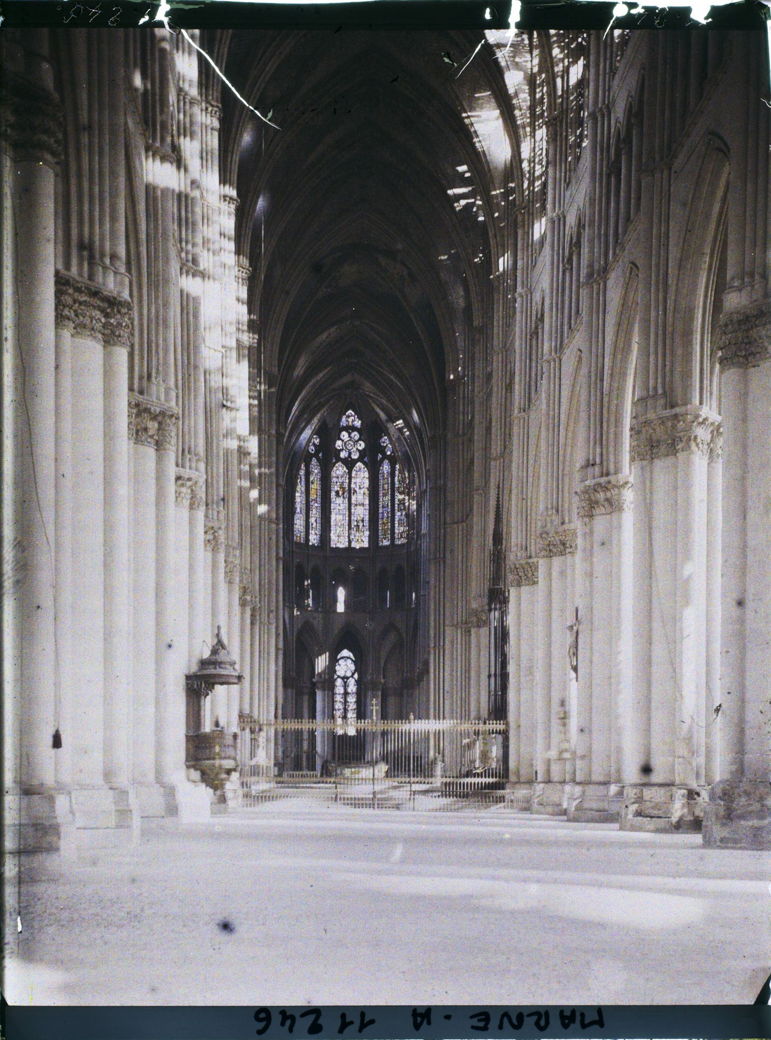 Image représentant La nef et le choeur de la cathédrale