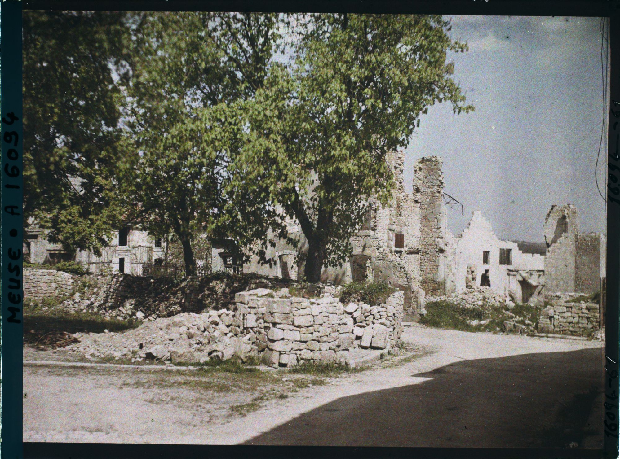 Image représentant France, Verdun, La Place de la Magdeleine vue de la rue de la Magdeleine