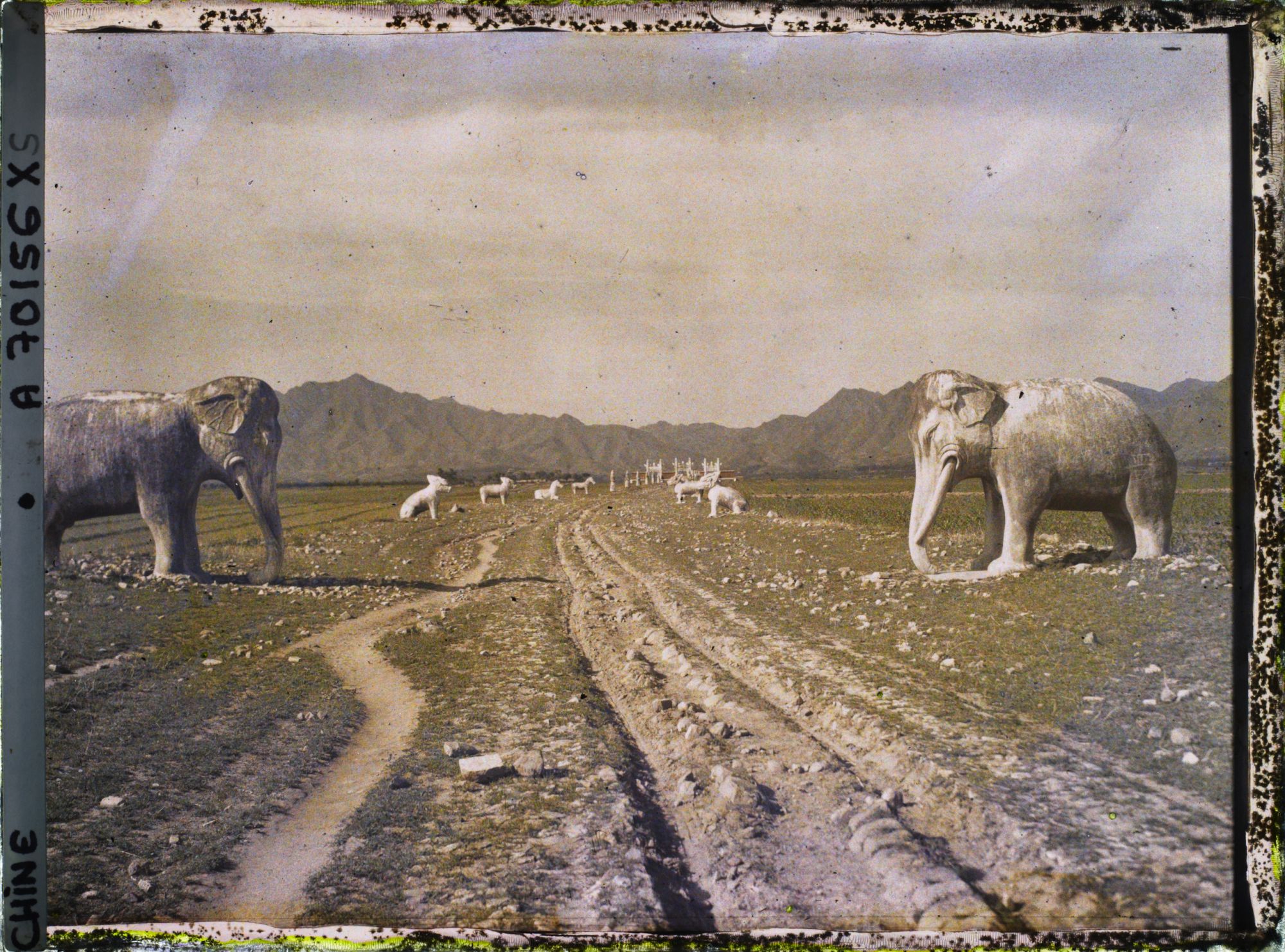 Image représentant Ming Shisanling (" Treize Tombeaux des Ming ")