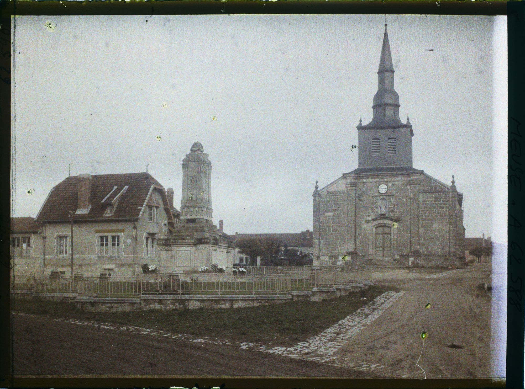 Image représentant France, Neuvilly, Monument aux Morts