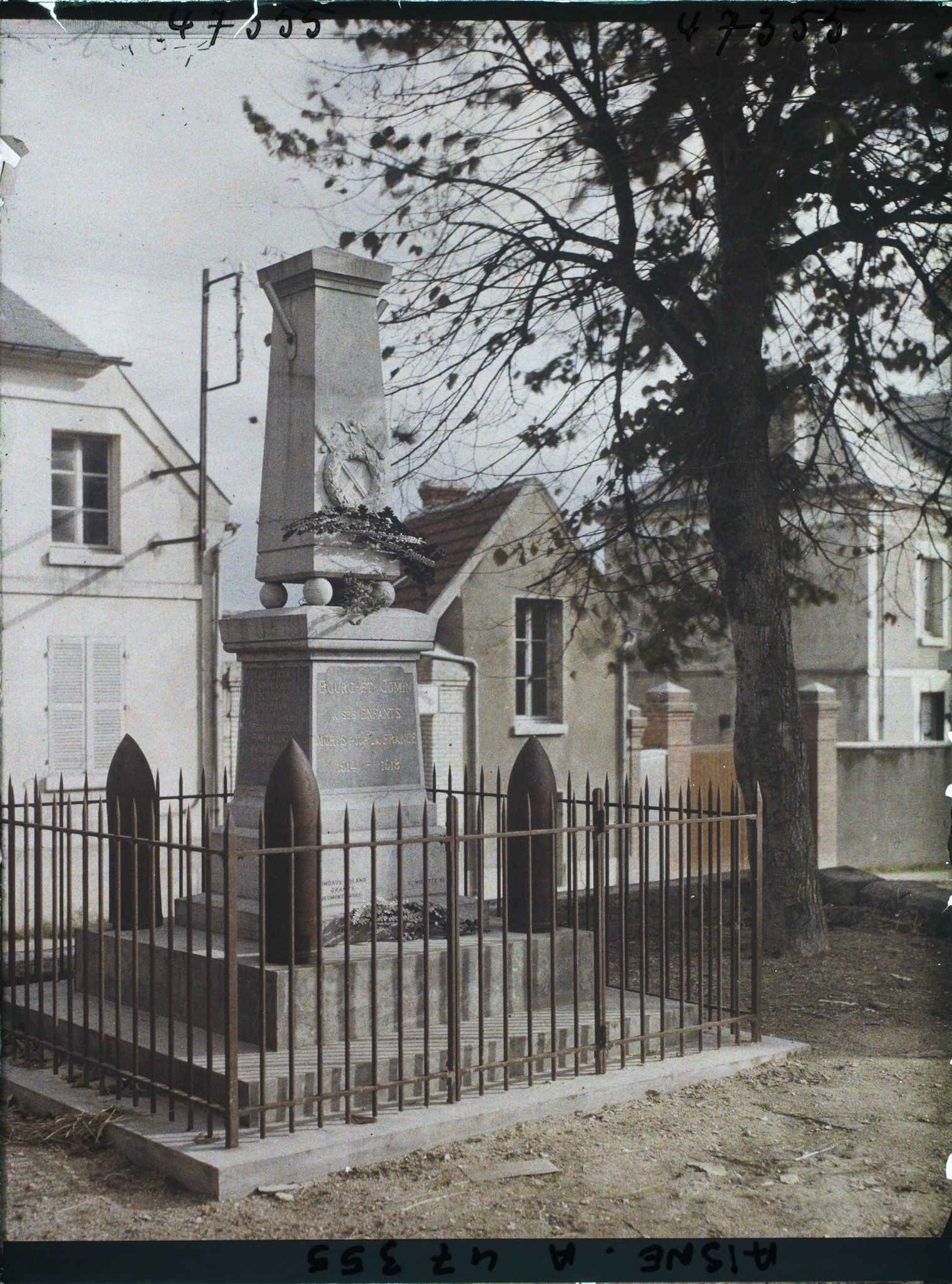 Image représentant France, Bourg et Comin, Monumt aux Morts