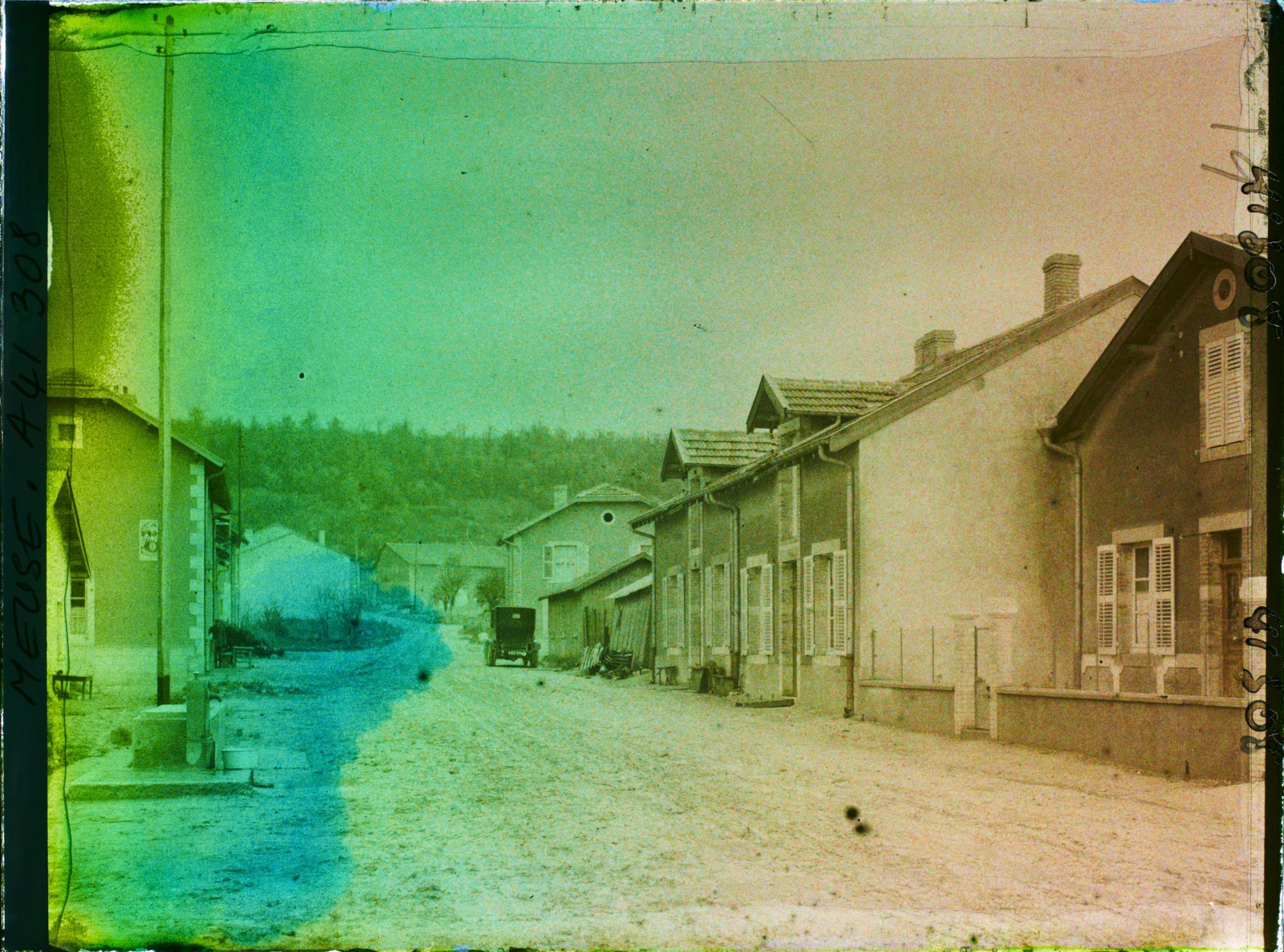 Image représentant France, Apremont (Woëvre), Une rue