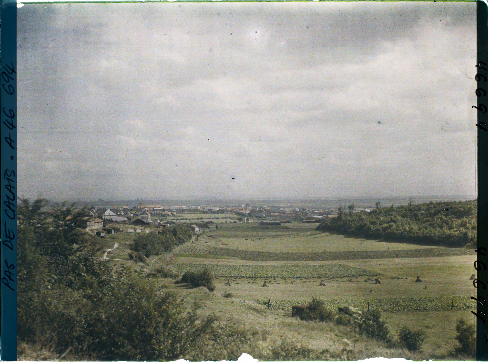 Image représentant France, Vimy, Panorama du Village et Cote du Télegraphe détruit
