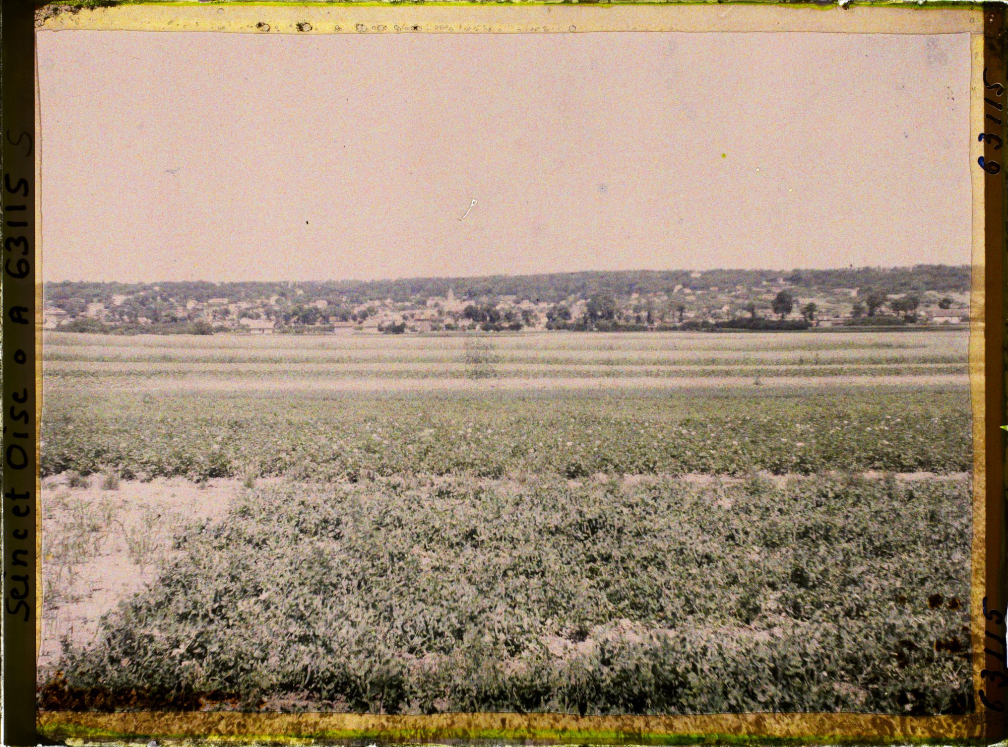 Image représentant Ile de France, Corneilles en Parisis , La plaine et, au fond, le Village