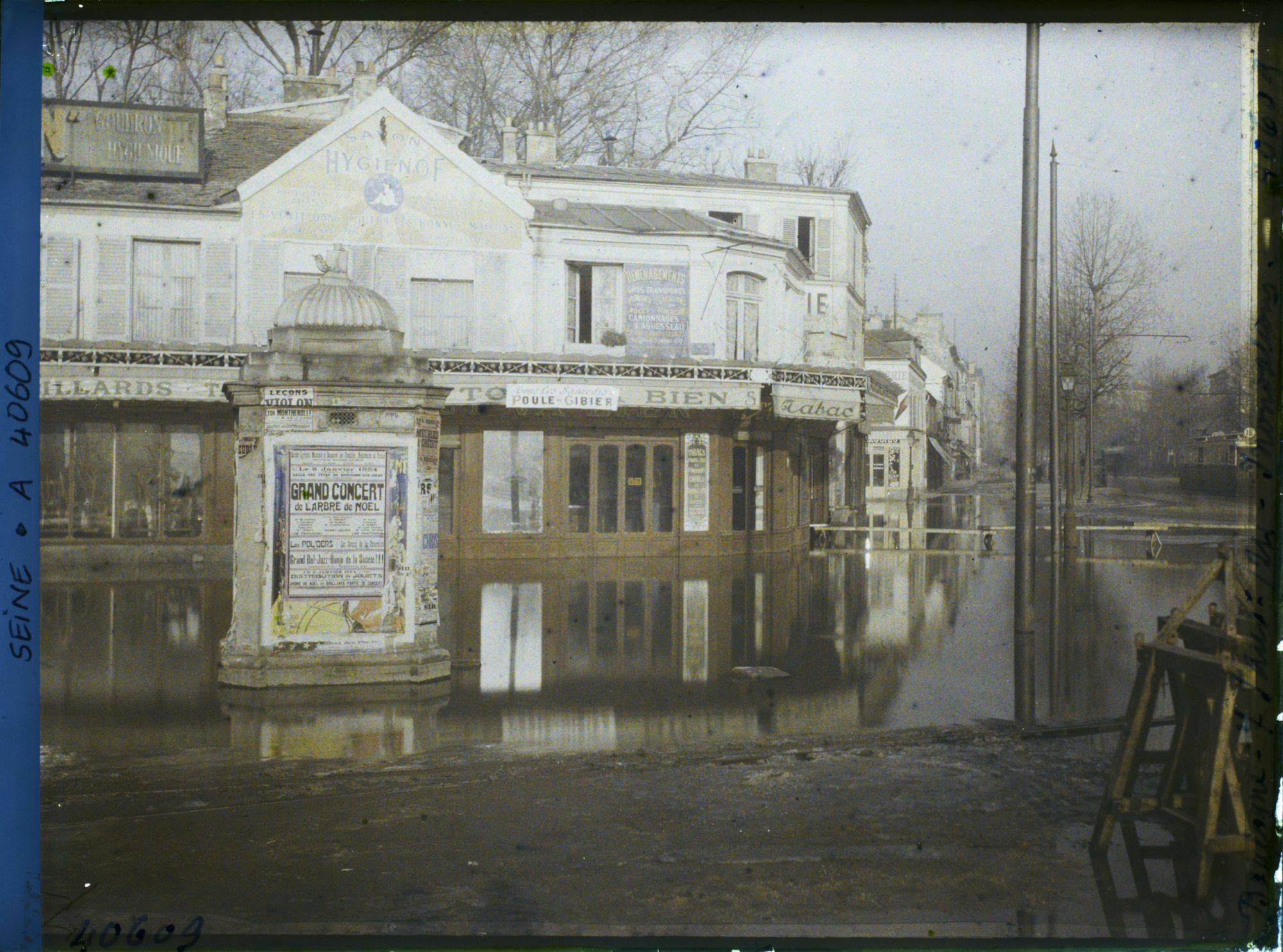 Image représentant La rue du Port et la Grande rue (actuelle avenue Jean-Baptiste-Clément) inondées