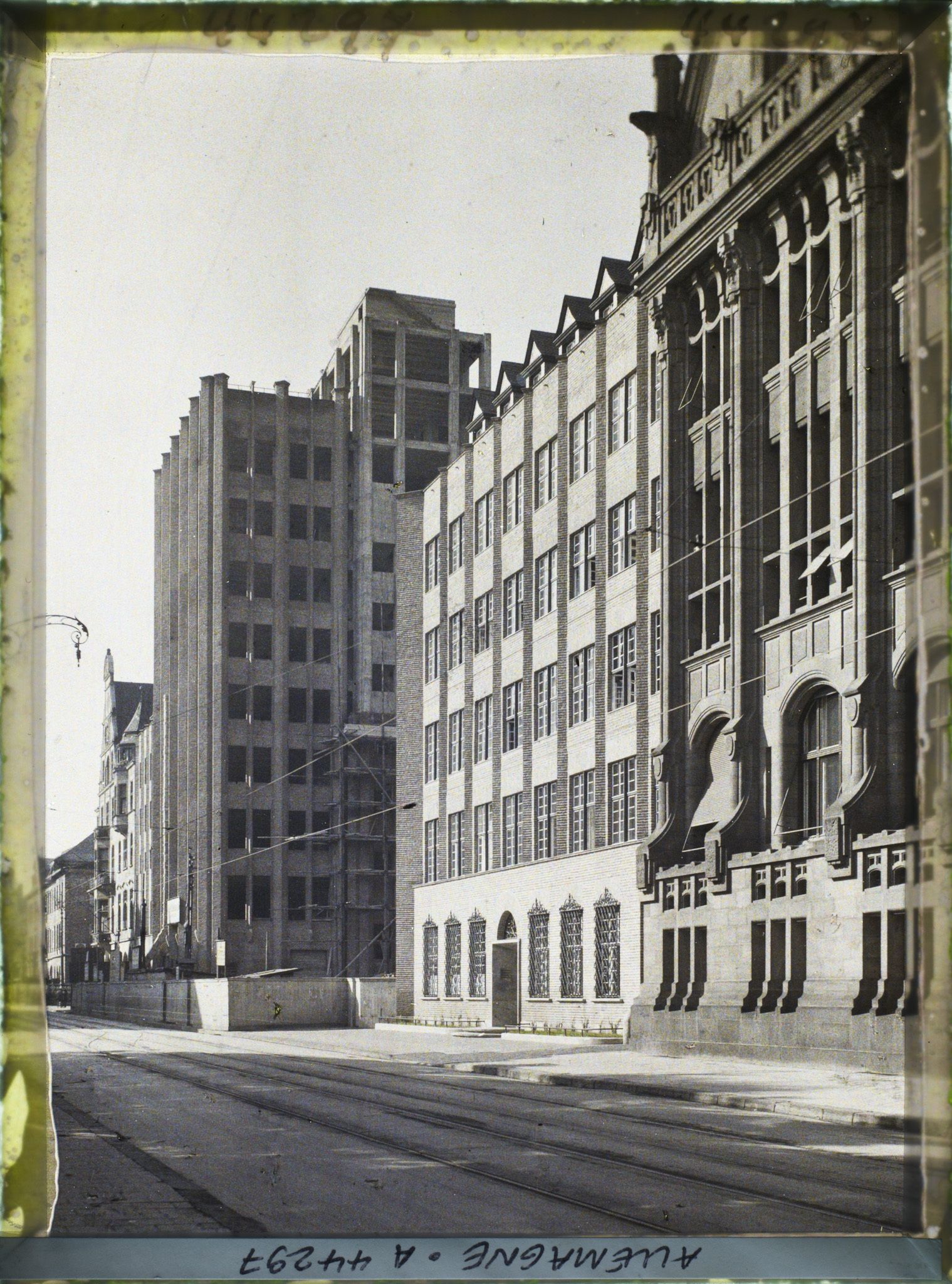 Image représentant Allemagne, Düsseldorf, Breitstrasse et Building en Construction