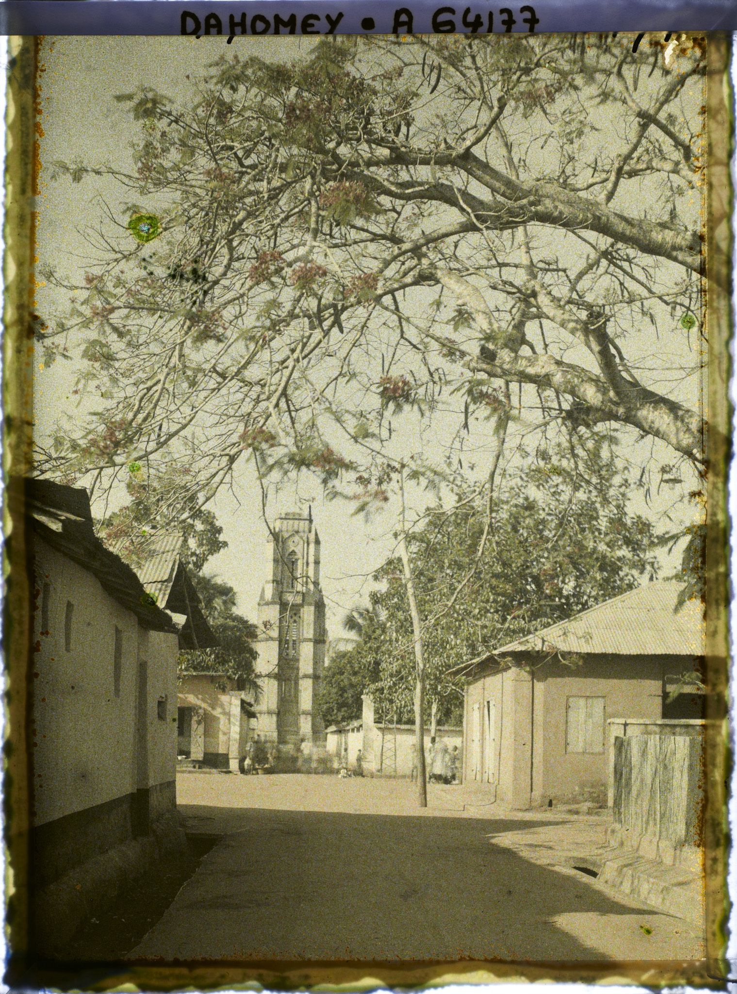 Image représentant Vue vers l'église de la mission catholique