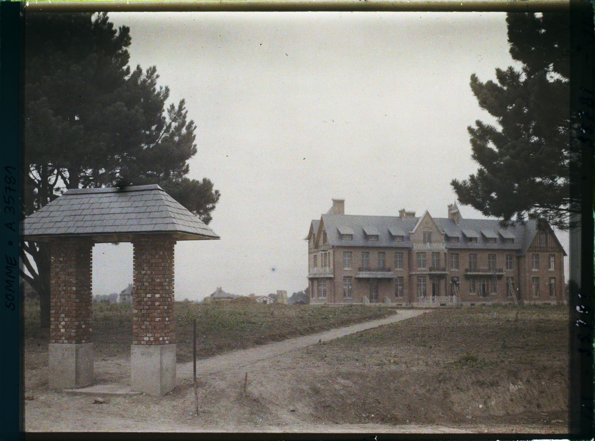 Image représentant France, Eppeville, Château en reconstruction