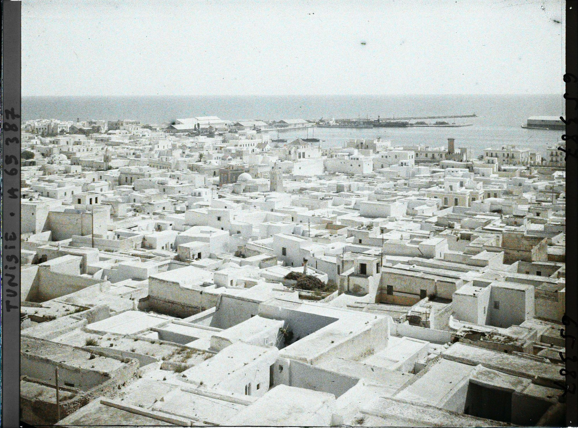 Image représentant Vue panoramique de la médina et du port, prise depuis la casbah
