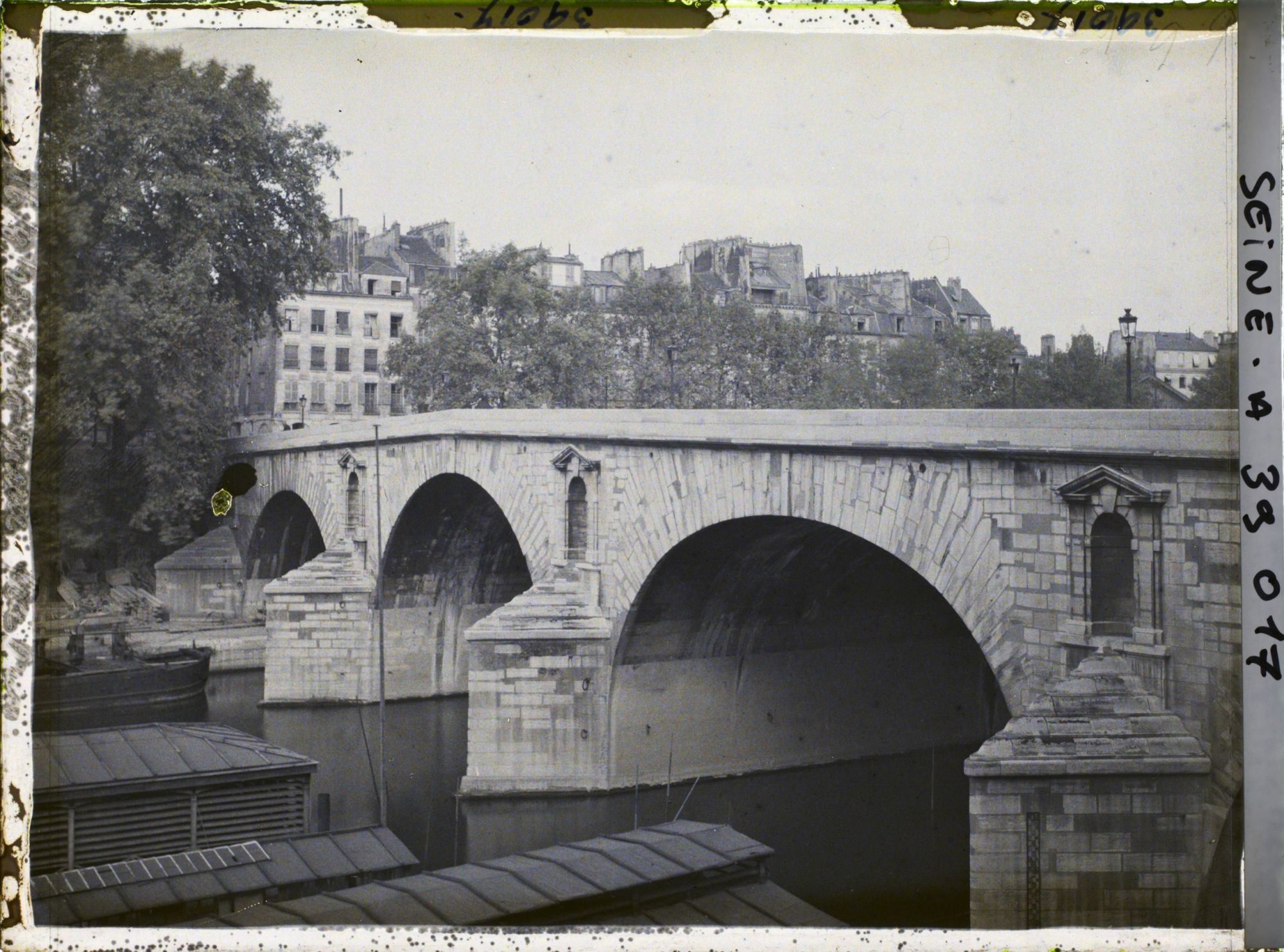 Image représentant Le pont Marie depuis le quai de Bourbon