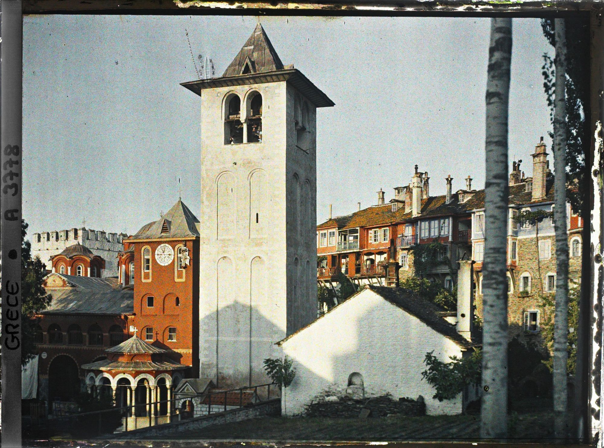 Image représentant Mont-Athos, Vatopediou, Vue générale s/ les Chapelles
