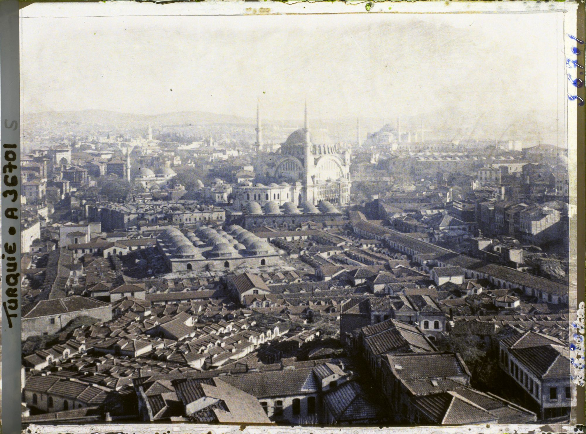 Image représentant Turquie, Constantinople, Panorama vers Nouri-Osman Djami, Ste Sophie et les toits du Grand Bazar