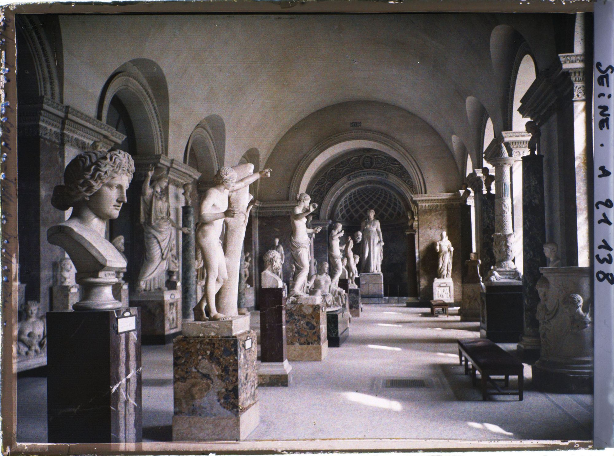 Image représentant La galerie de la Melpomène, musée du Louvre