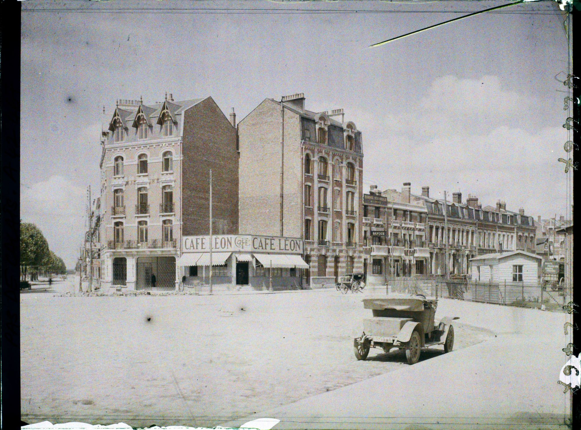 Image représentant France, Arras, Place de la Gare et Rue de Douai Cité des Cheminots