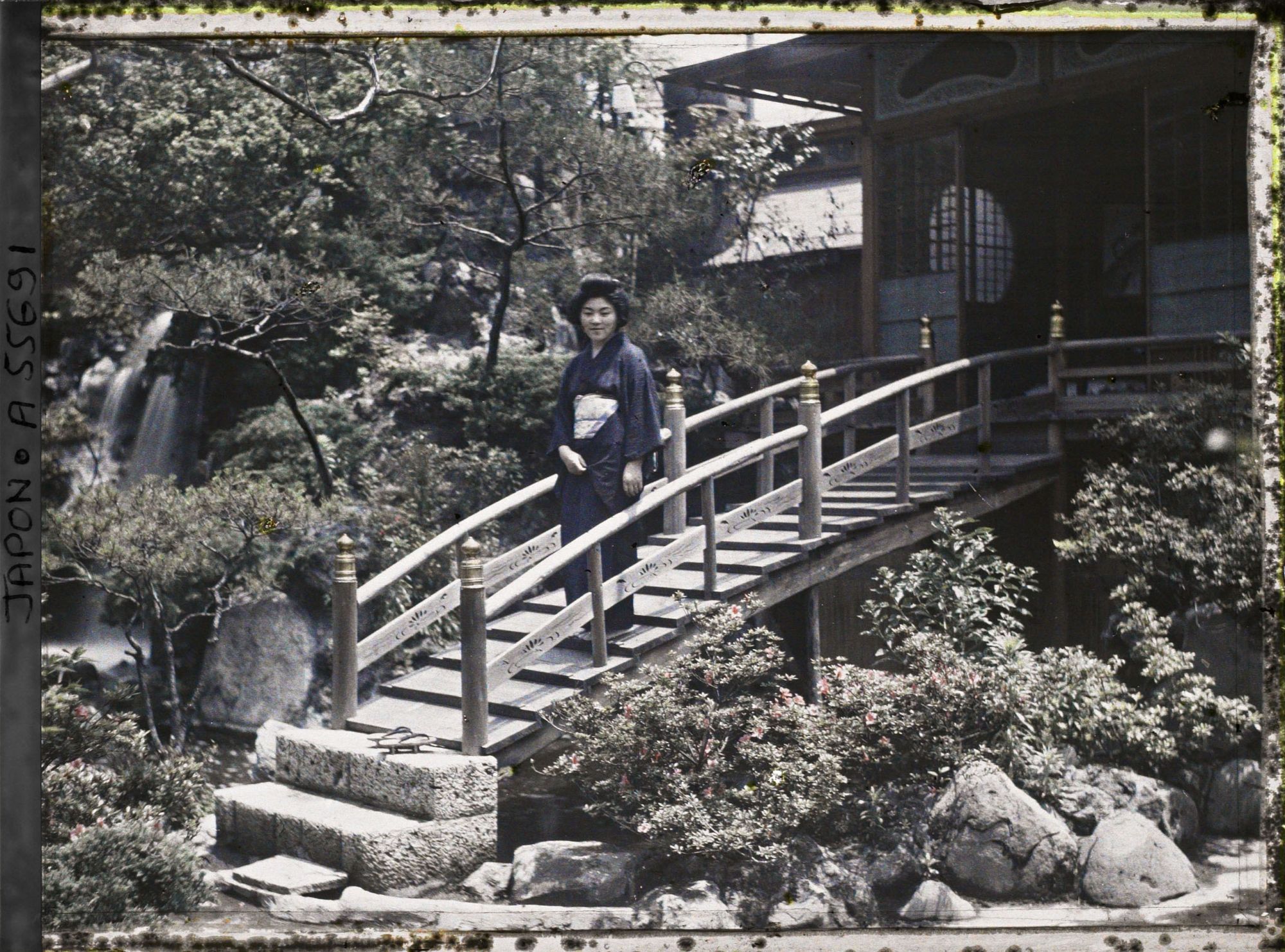 Image représentant Servante à l'entrée d'un Ryokan (hôtel-restaurant traditionnel)