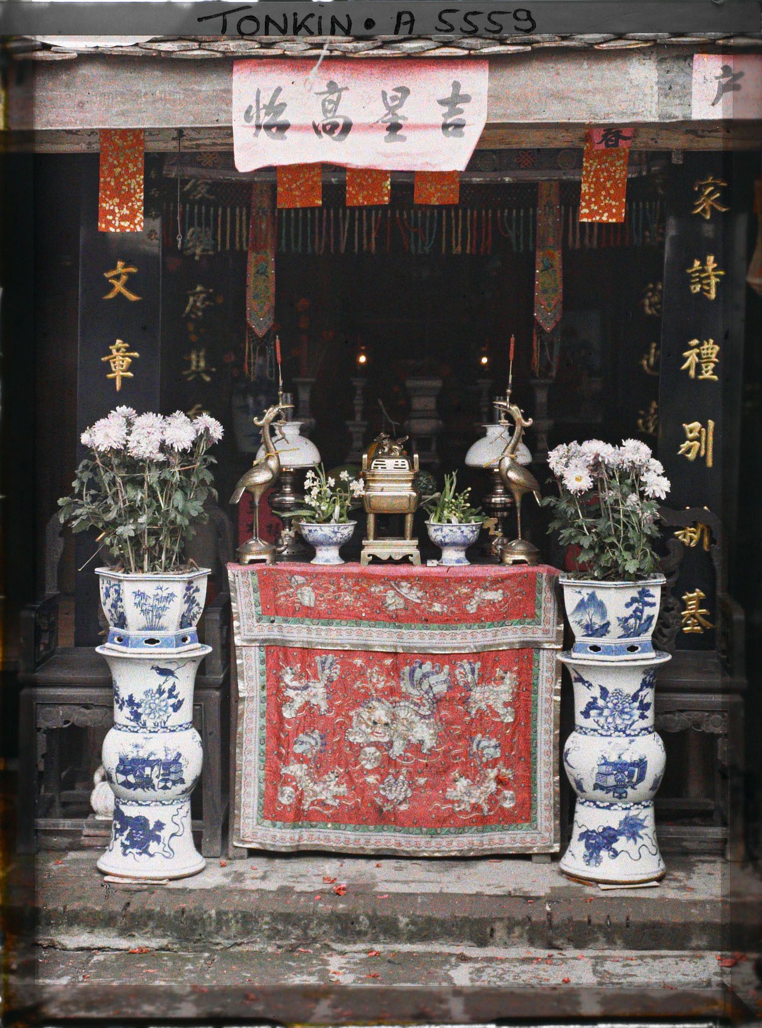 Image représentant L'intérieur d'une maison aisée au moment de la fête du Têt