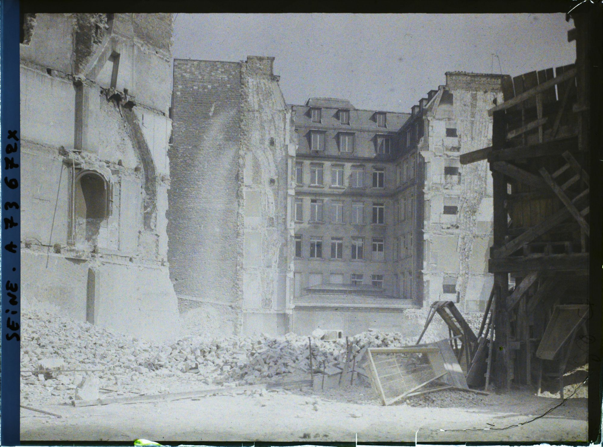 Image représentant Travaux pour le prolongement du boulevard Haussmann (démolitions rue Taitbout ?)