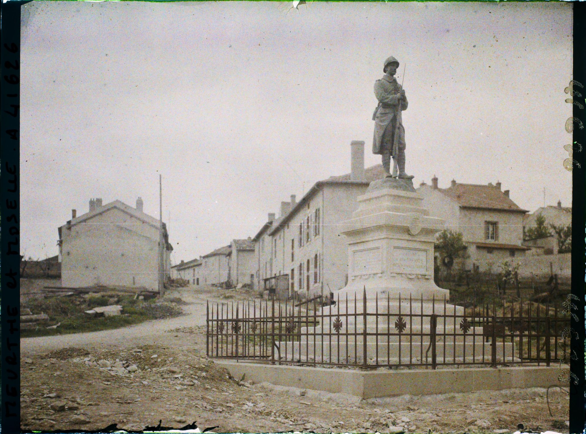 Image représentant France, Jaulny, Monumt aux Morts et Grande rue