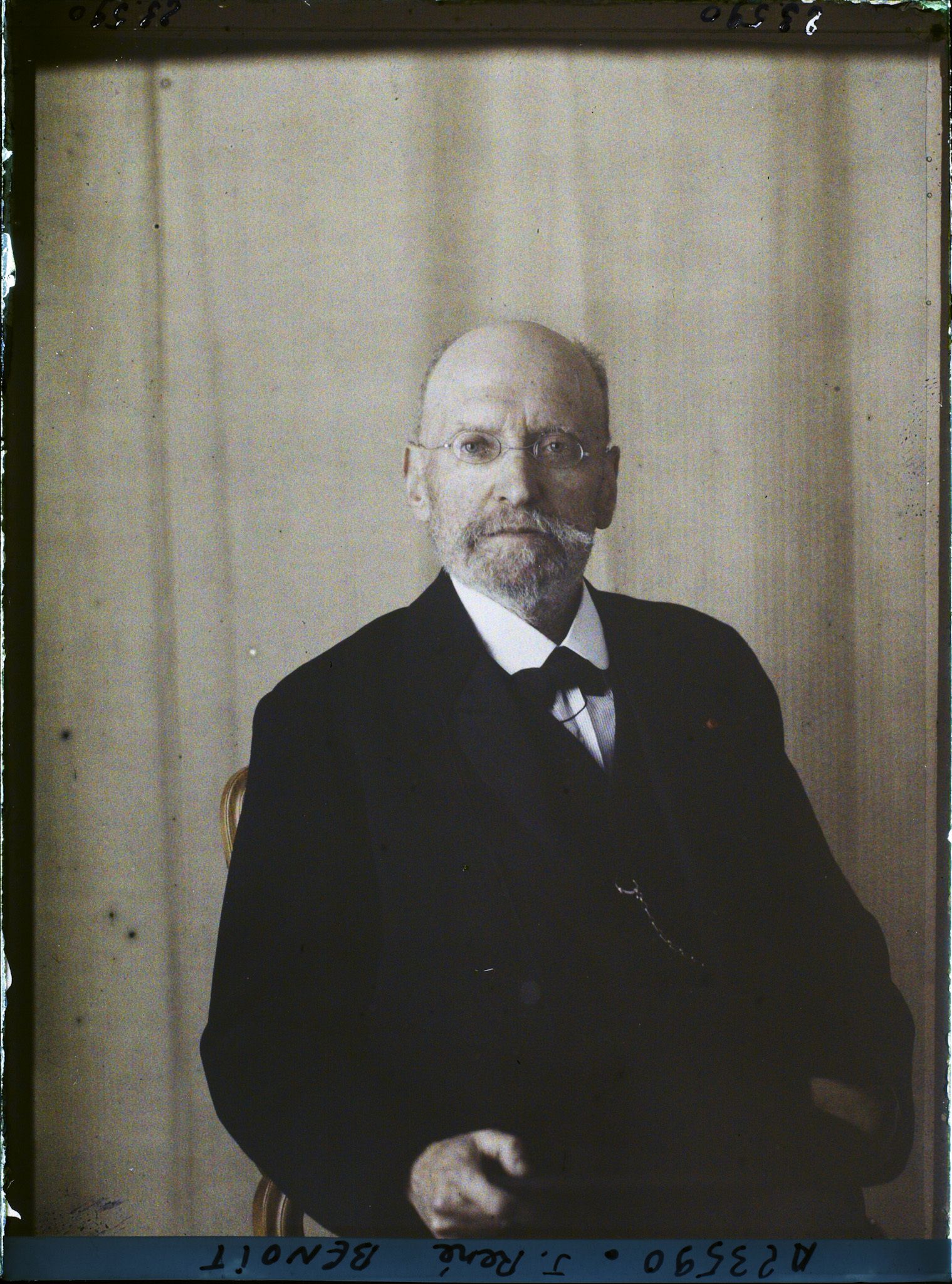 Image représentant Monsieur  https://musee-albert-kahn.s-museum.fr/home/NWQ2OTAwYzNmYjZlZTk1ZWQwODJmMjY4L2dlbmVyaWMtbm90aWNlLXRhYi9hdXRob3JpdHkvNjE3YTc5ZjVjZjhiODk2OGIzMzM3ZDIx/5d6900c3fb6ee95ed082f268/generic-notice-tab/authority/617a79ebcf8b8968b333688b Jean-René Benoit