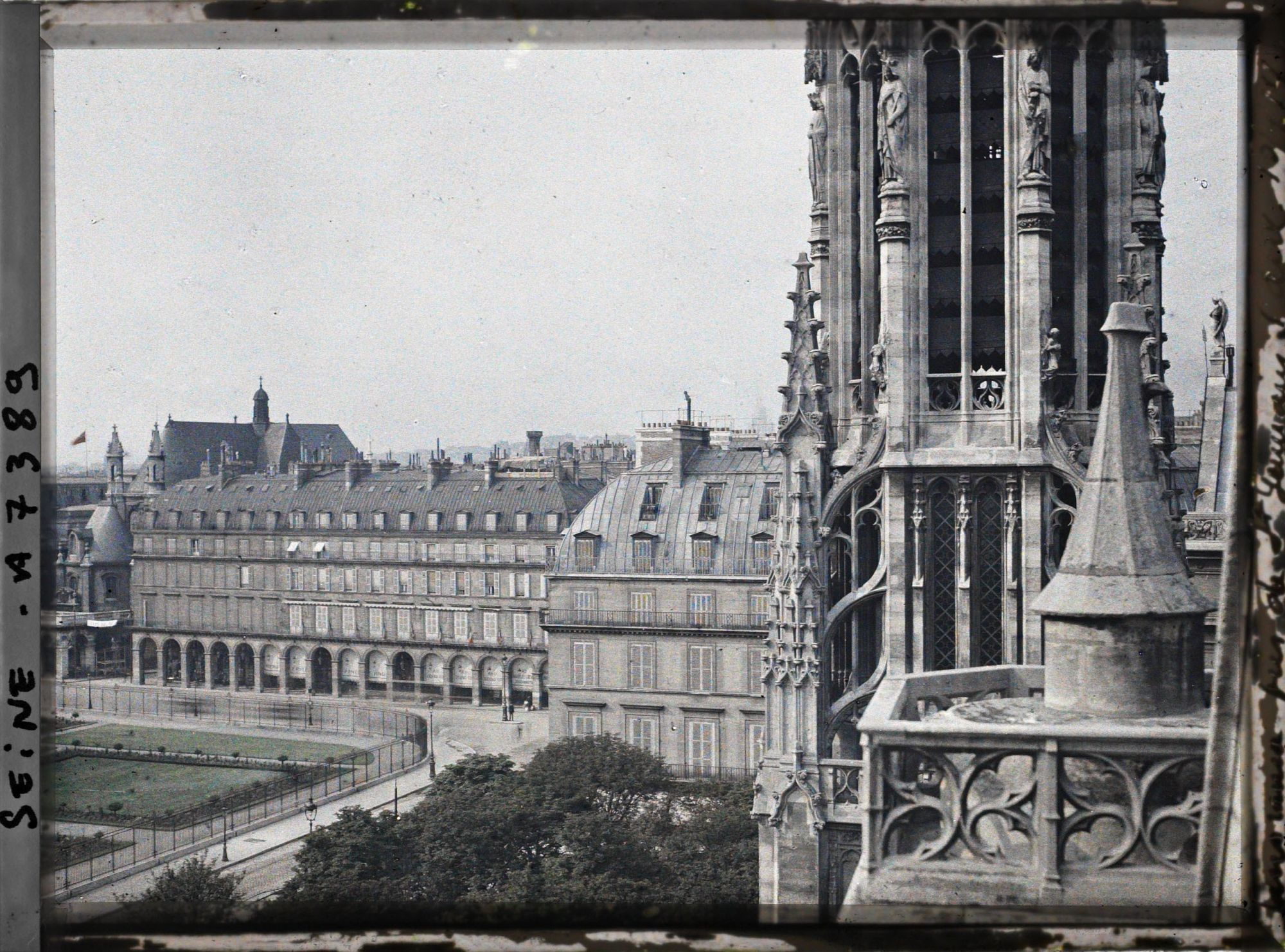 Image représentant Panorama pris de l'église Saint-Germain-l'Auxerrois, vue sur la rue de Rivoli