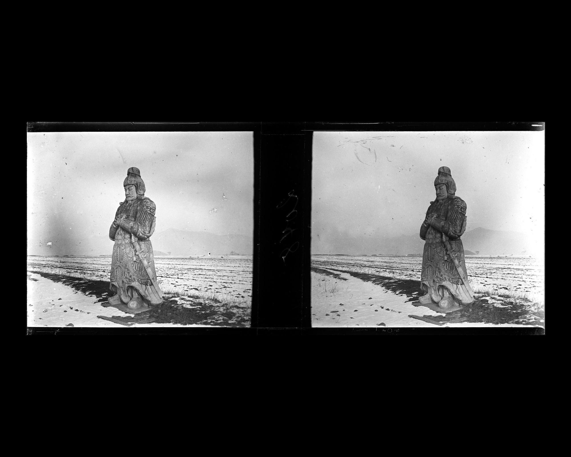 Image représentant Ming Shisanling ("Treize Tombeaux des Ming"). L'un des généraux (wujiang) de la seconde paire de l'allée des statues