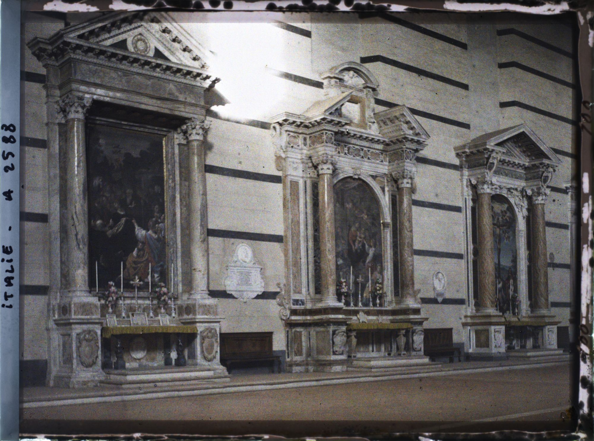 Image représentant Autels latéraux de l'église San Domenico